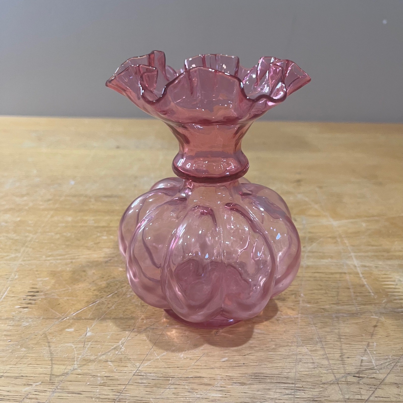 Vtg Fenton Pink Glass Melon Bud Vase Ruffled Rim Art Glass Mid Century 5.5\