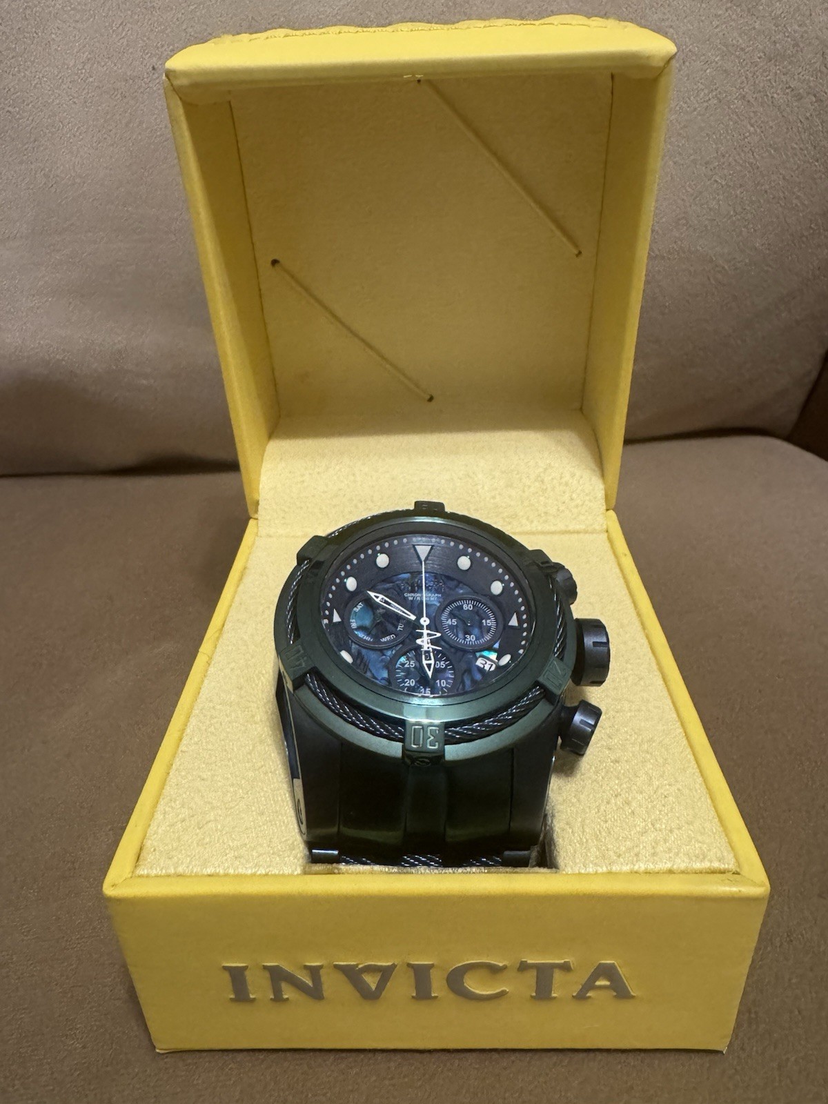 Invicta Men's Zeus Bolt Green Chronograph Watch Rare Invicta Men's Zeus Bolt Green Chronograph Watch Rare