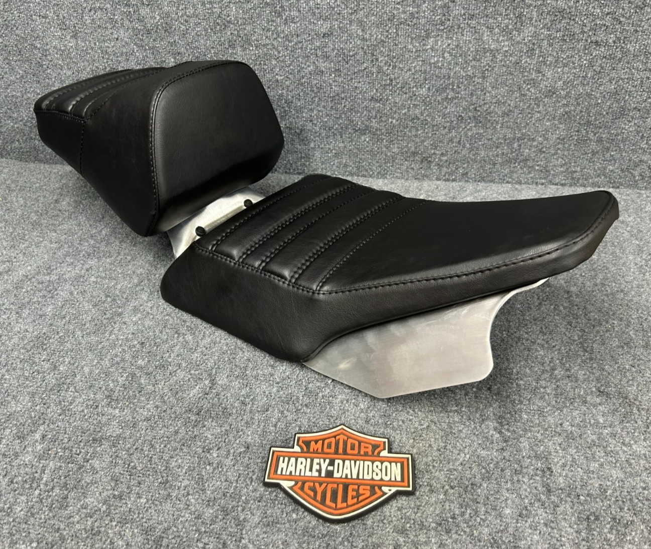 OEM HARLEY-DAVIDSON 14-23 TOURING DRAG SEAT 52000452 OEM HARLEY-DAVIDSON 14-23 TOURING DRAG SEAT 52000452
