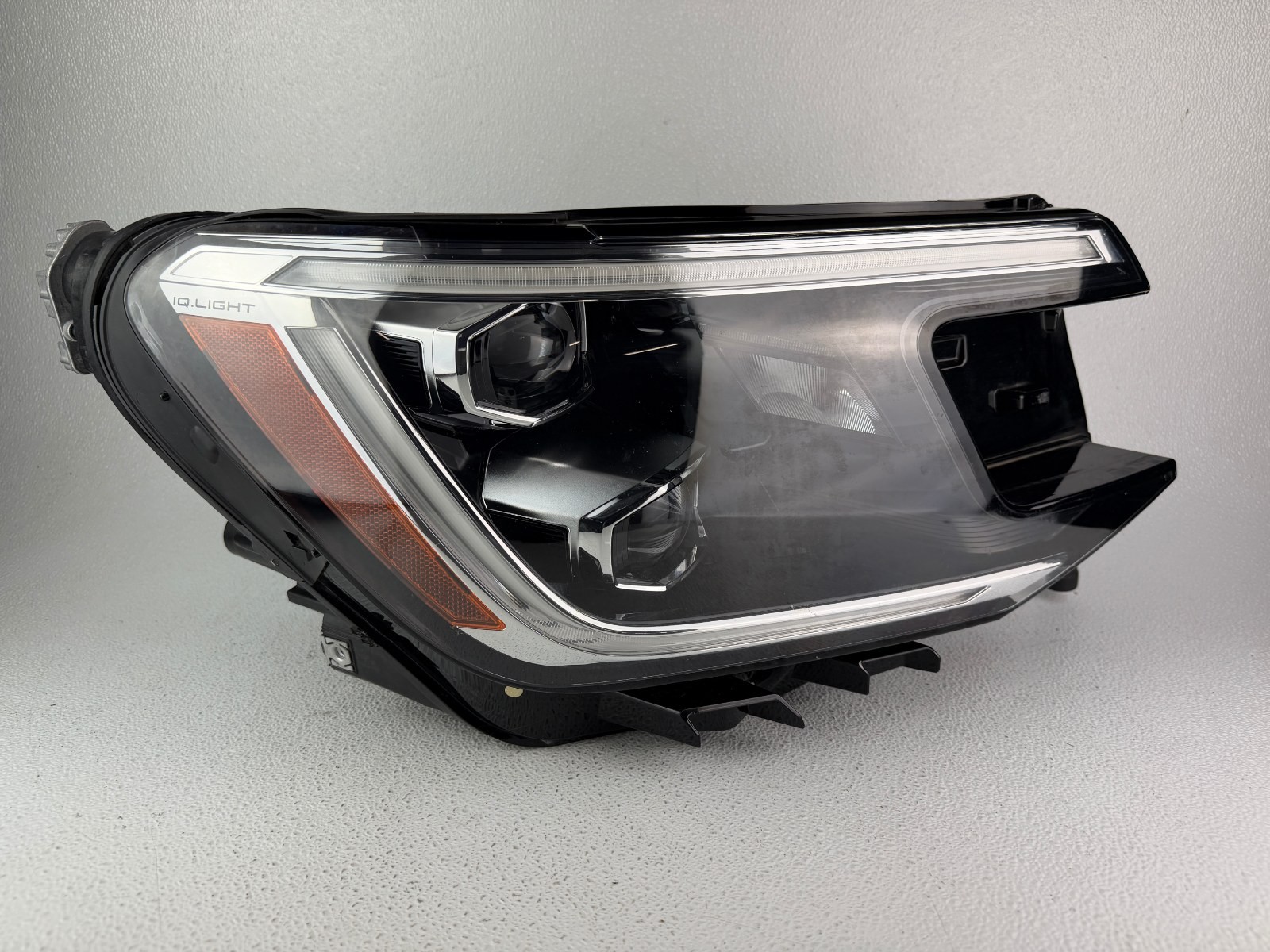 2024-2025 Volkswagen Atlas Headlight RH Right Passenger Side LED Dual OEM