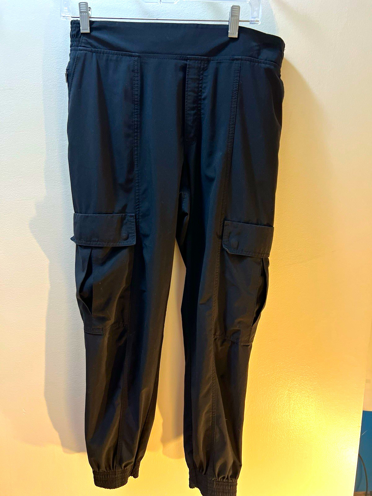 Athleta Women\'s Black Jogger Pants Size 8 /10 Cargo Pockets Elastic Waist Athleta Women\'s Black Jogger Pants Size 8 /10 Cargo Pockets Elastic Waist