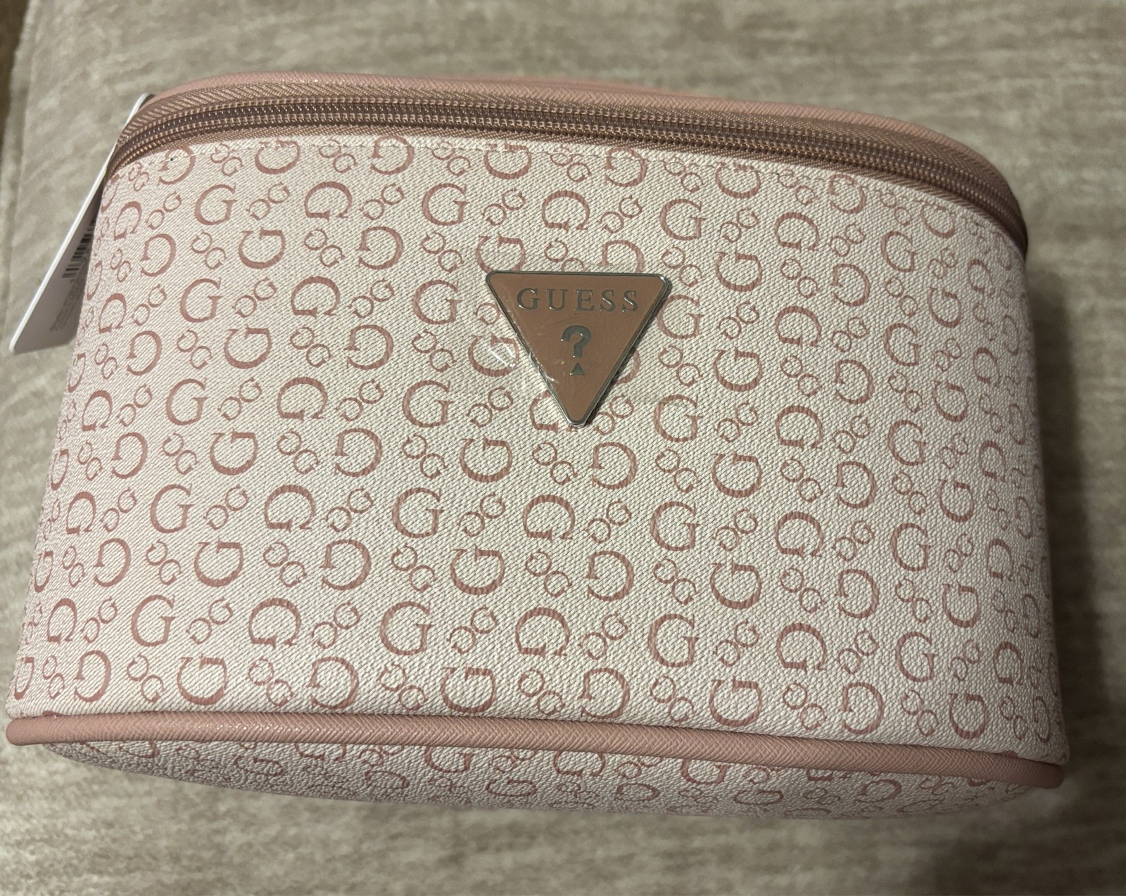 GUESS Junction Travel Cosmetic Bag Makeup Case Light Rose Logo Print GUESS Junction Travel Cosmetic Bag Makeup Case Light Rose Logo Print