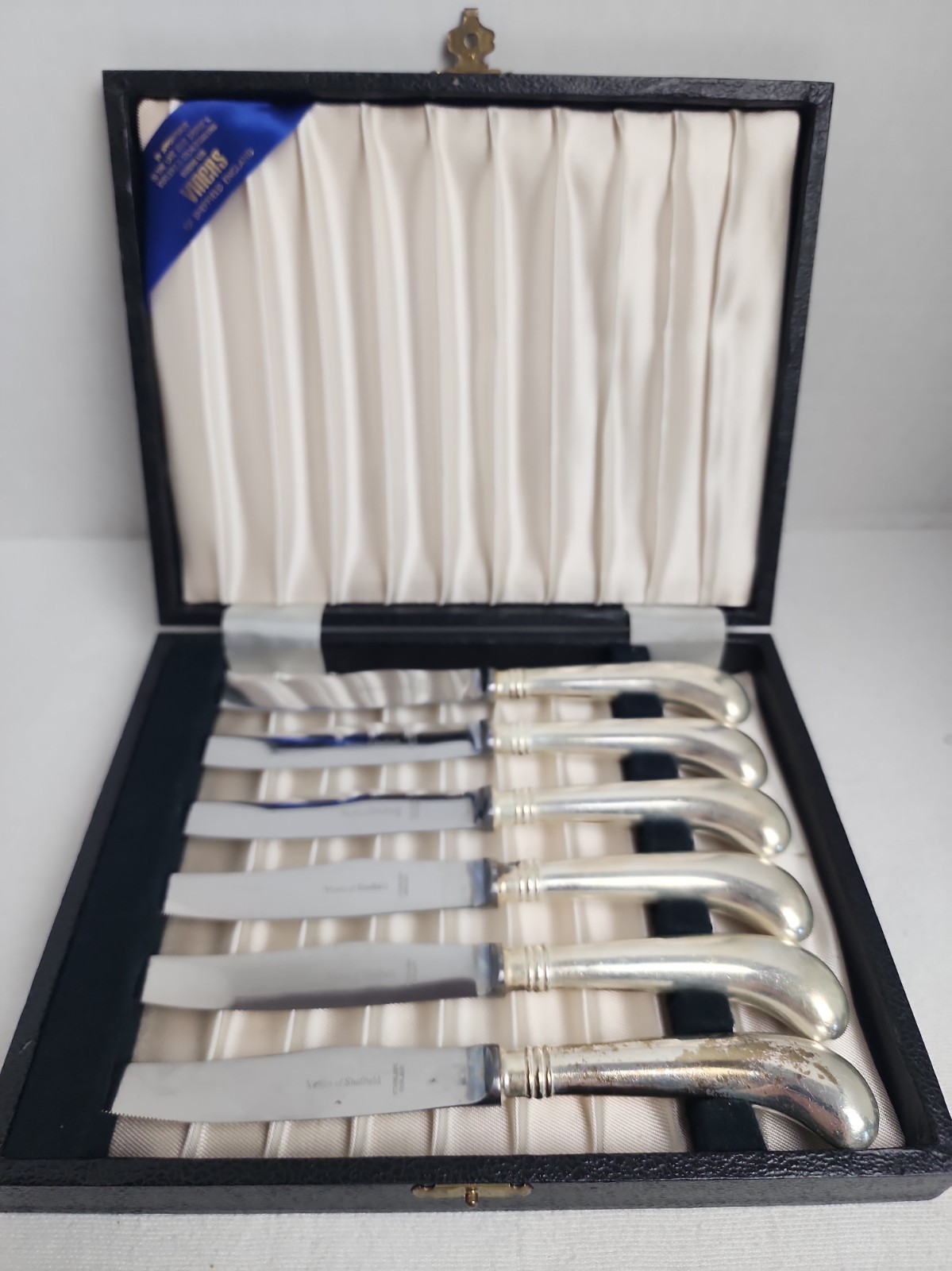 Sheffield England Silverplate 6 Vintage Serrated Steak Knives In Original Box Sheffield England Silverplate 6 Vintage Serrated Steak Knives In Original Box
