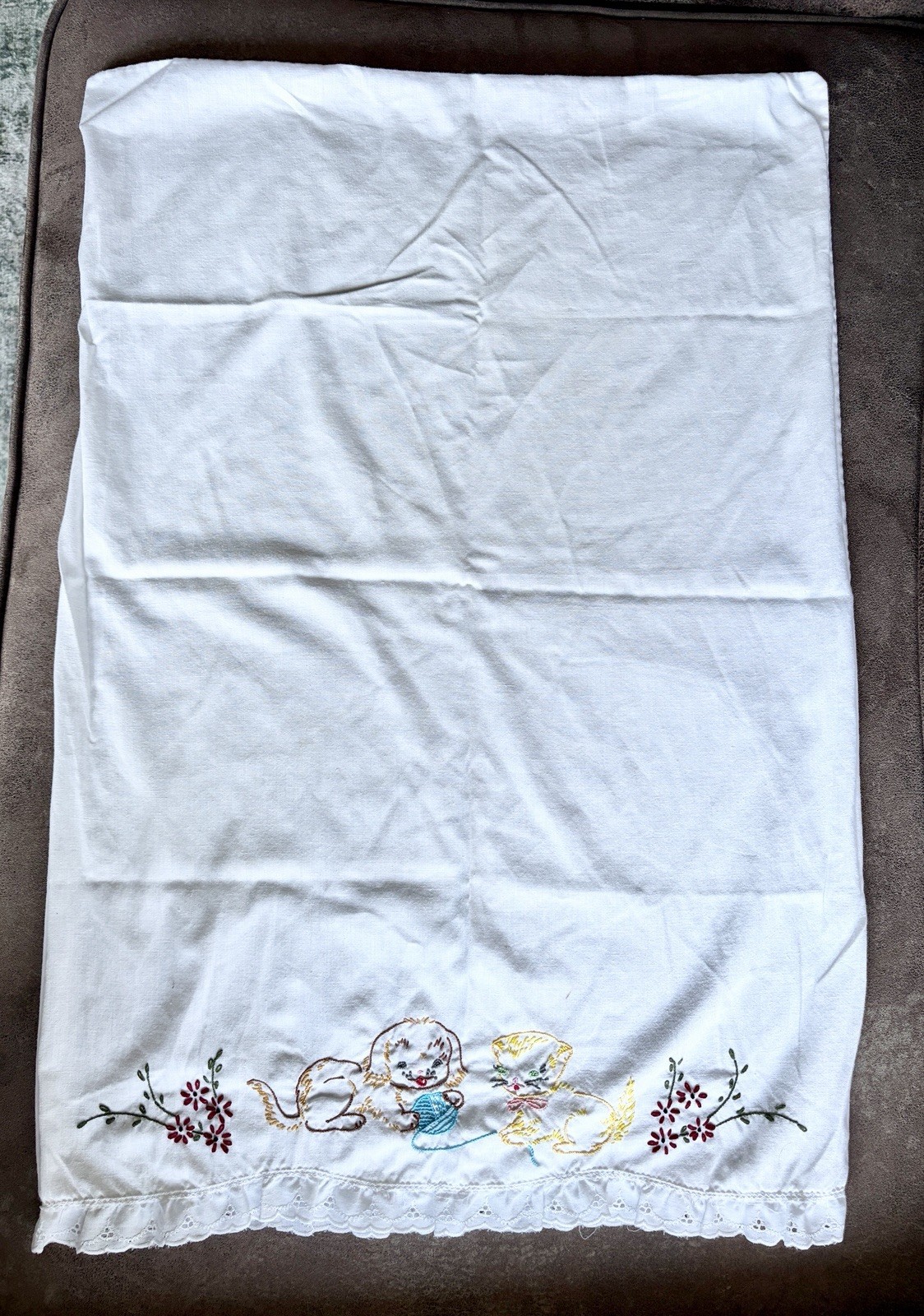 Vtg 1950/60s Hand Embroidered Puppy Kitten Floral Pillowcase Bedroom Nursery 28”