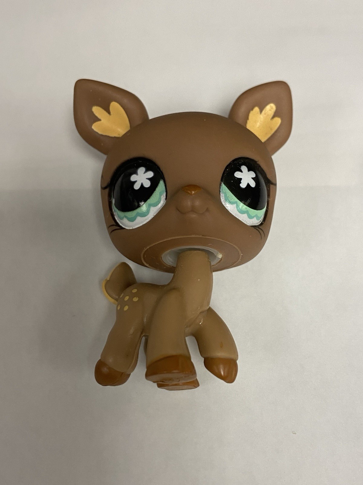 Authentic Hasbro LPS LITTLEST PET SHOP #670 Brown DEER FAWN w Green Flower Eyes Authentic Hasbro LPS LITTLEST PET SHOP #670 Brown DEER FAWN w Green Flower Eyes
