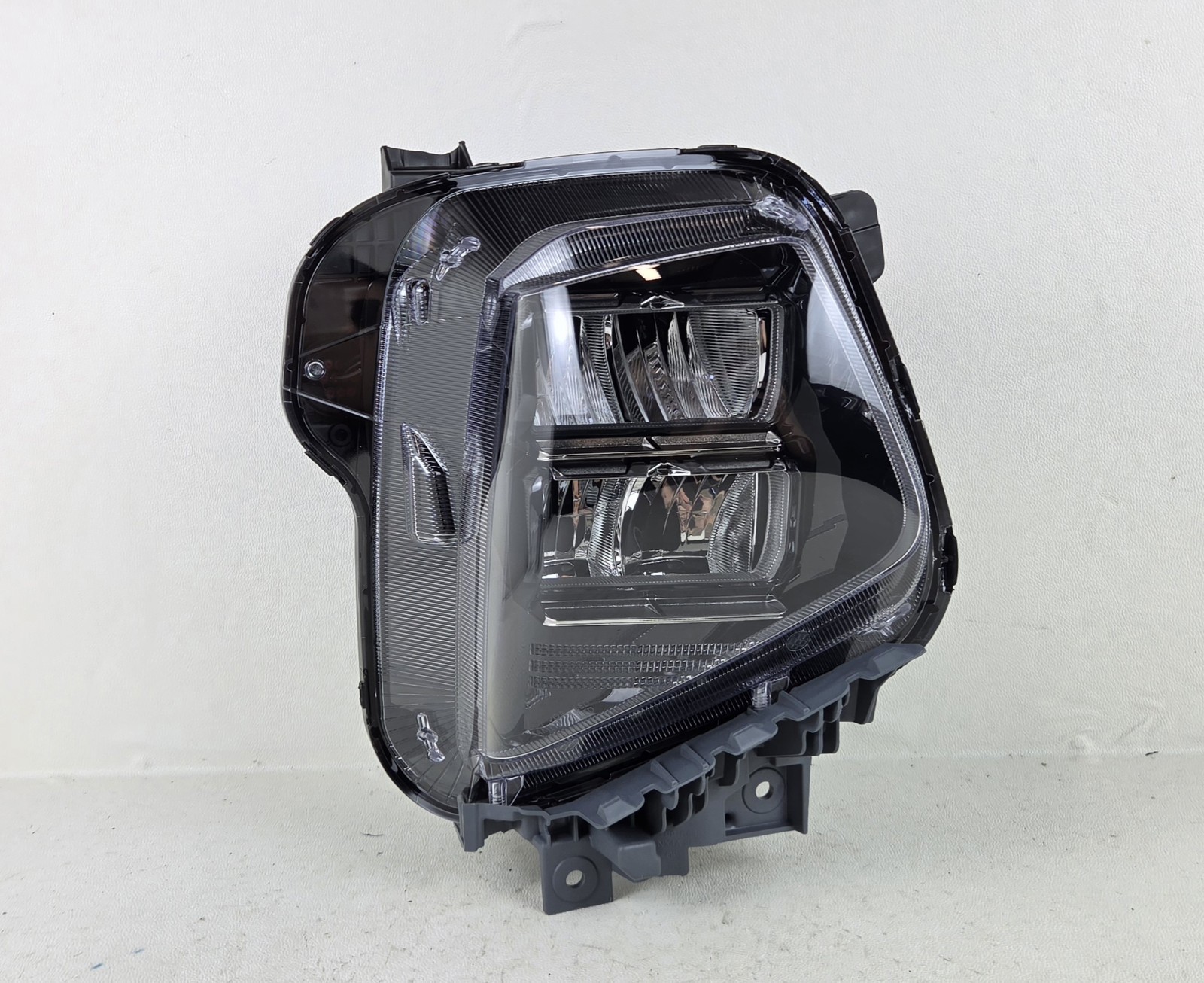Nice OEM 2022-2024 Hyundai Tucson Right Passenger Side Reflector LED Headlight