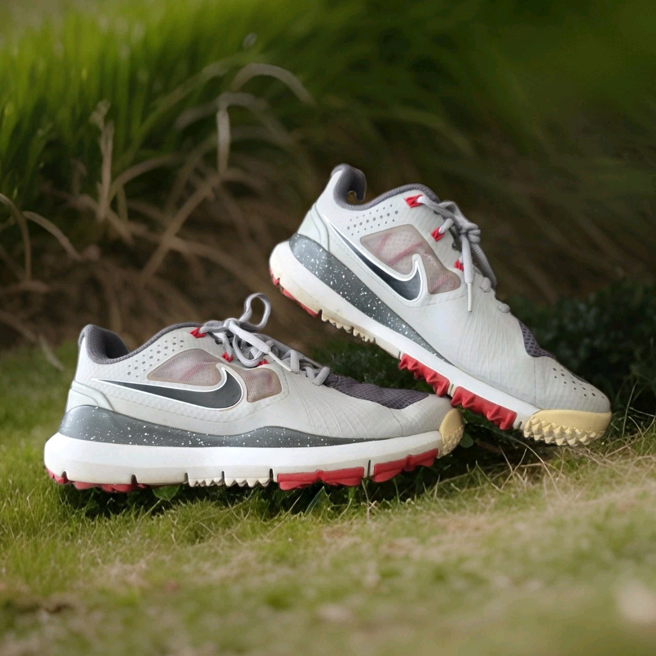 Nike Tiger Woods TW 14 Golf Shoes Mens Sz US 8 UK 7 Grey Black Red 652627-001 Nike Tiger Woods TW 14 Golf Shoes Mens Sz US 8 UK 7 Grey Black Red 652627-001