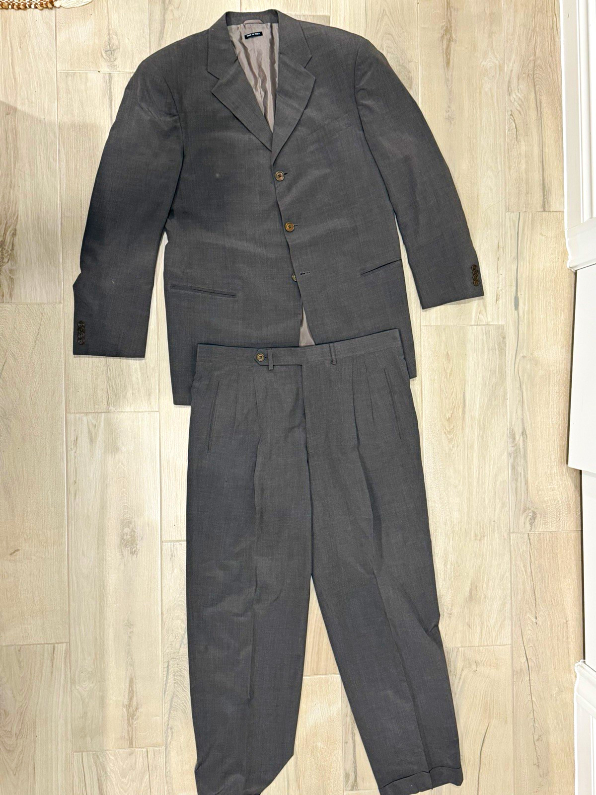 Giorgio Armani Gray 2-Piece Suit 44R Regular 3Btn Pleated 38x30 Wool Silk Giorgio Armani Gray 2-Piece Suit 44R Regular 3Btn Pleated 38x30 Wool Silk