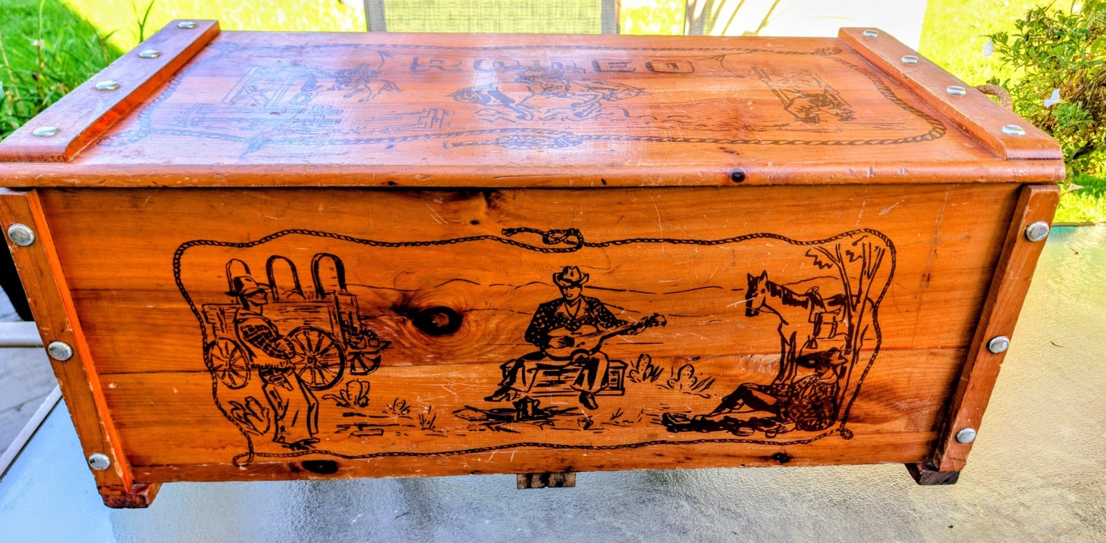 Vintage Roy Rogers Rodeo Wooden Toy Box Rare. 31.5 w x 15.5 deep x 13.5 high. Vintage Roy Rogers Rodeo Wooden Toy Box Rare. 31.5 w x 15.5 deep x 13.5 high.