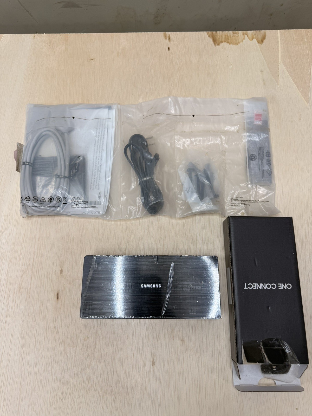 Samsung One connect box ,Cable & Remote- UN65KS800DF - UN75KS9000F - UN60KS8000