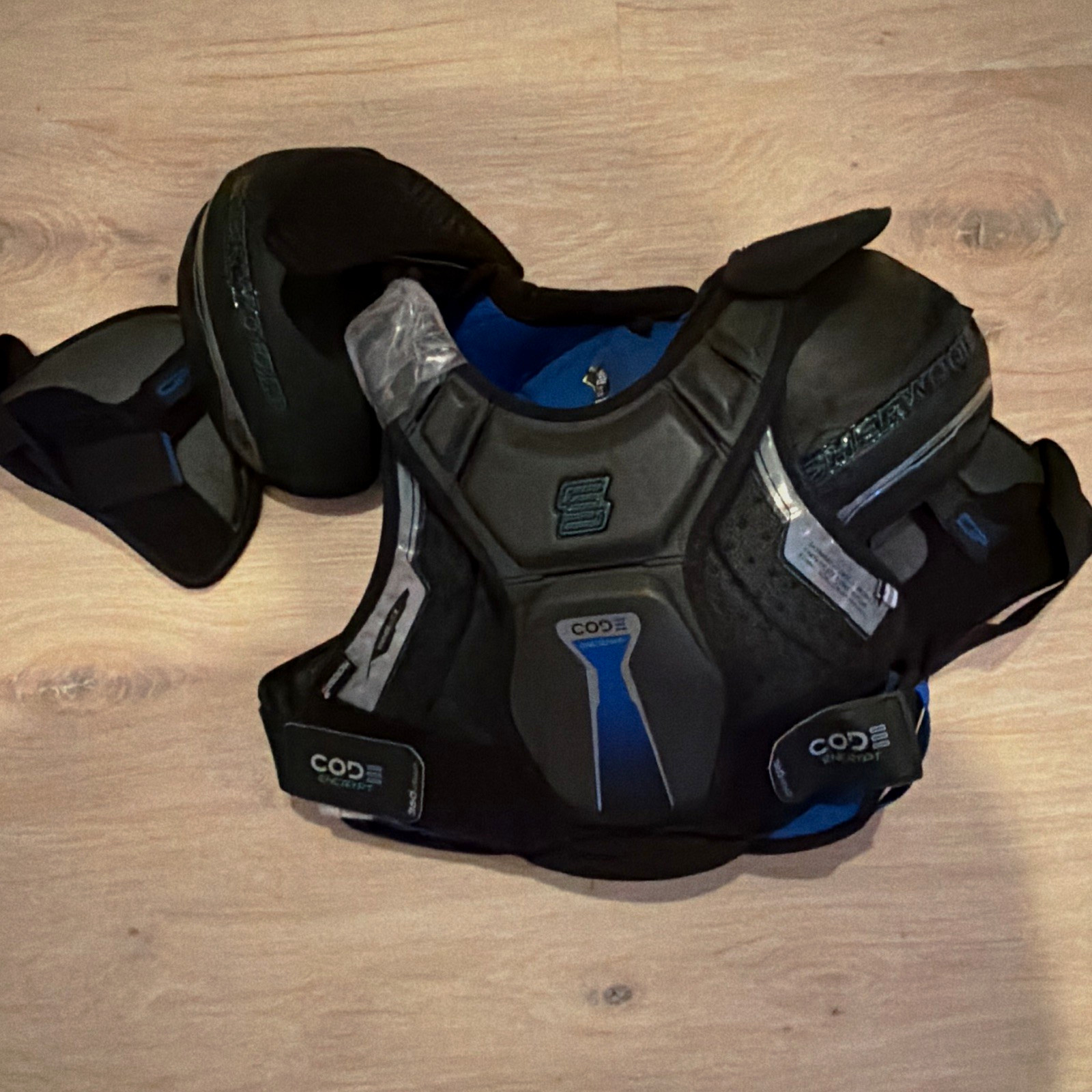 Sherwood Code Encrypt 2 Shoulder Pads Medium Padded Adjustable Black/Blue Sherwood Code Encrypt 2 Shoulder Pads Medium Padded Adjustable Black/Blue