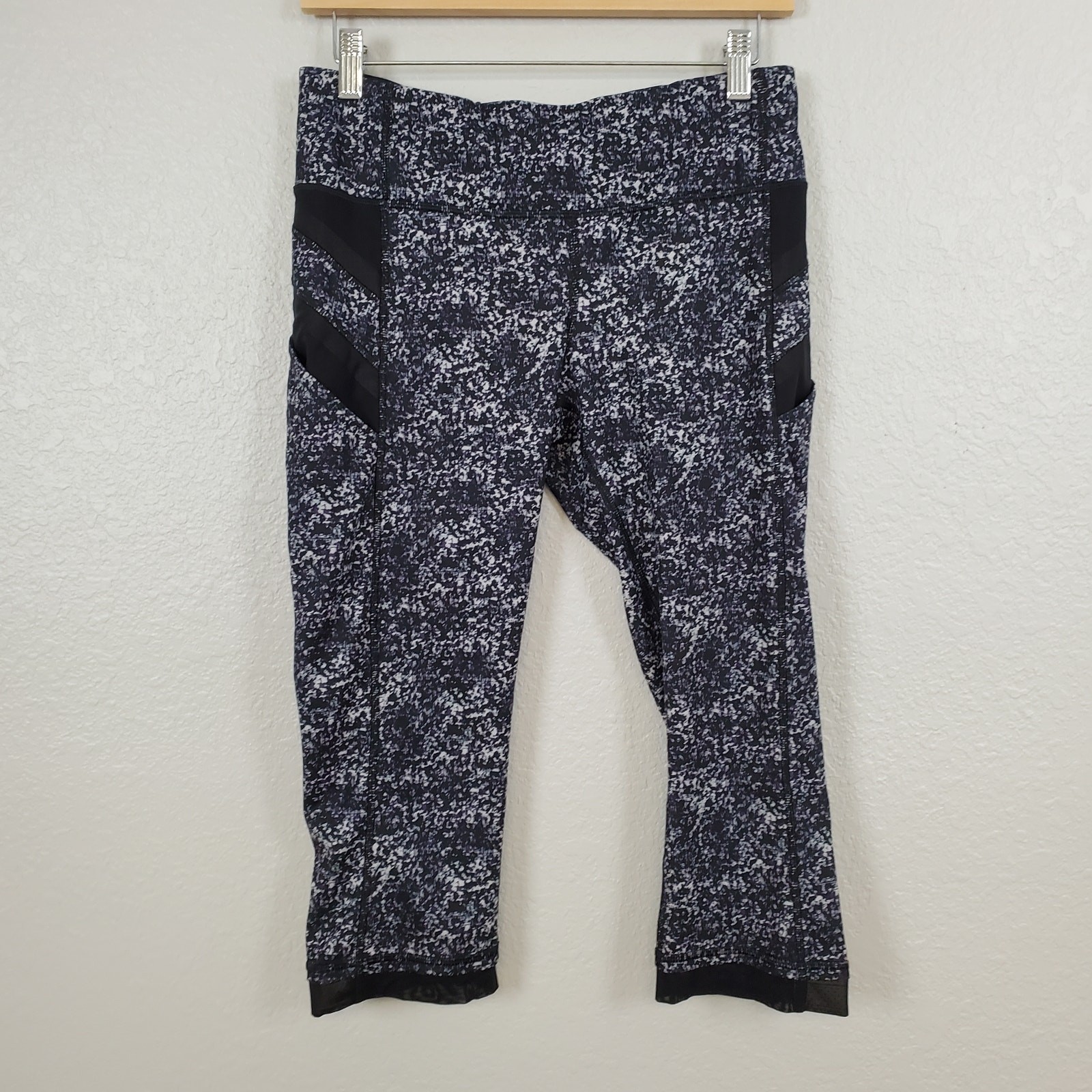 Lululemon Illumina Crop Womens Size 8 Print Rocky Road Sand Dune Ground Black Lululemon Illumina Crop Womens Size 8 Print Rocky Road Sand Dune Ground Black