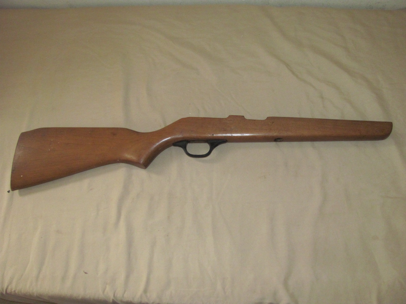 VTG H & R SAHARA 755 .22 CAL SINGLE SHOT AUTOMATIC EJECT RIFLE STOCK W/ GUARD VTG H & R SAHARA 755 .22 CAL SINGLE SHOT AUTOMATIC EJECT RIFLE STOCK W/ GUARD