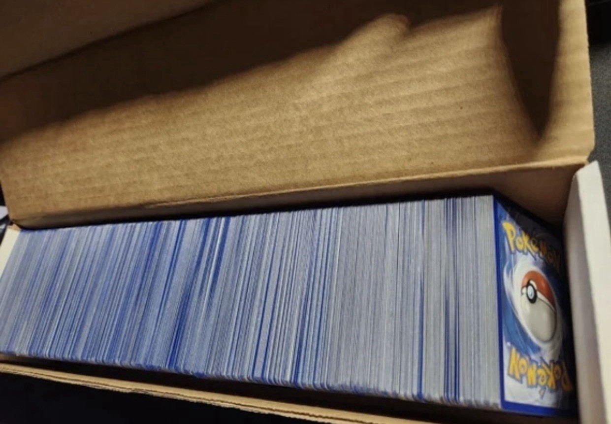 Pokémon TCG 200+ Card Bulk Lot w/ common/uncommon Cards, collection