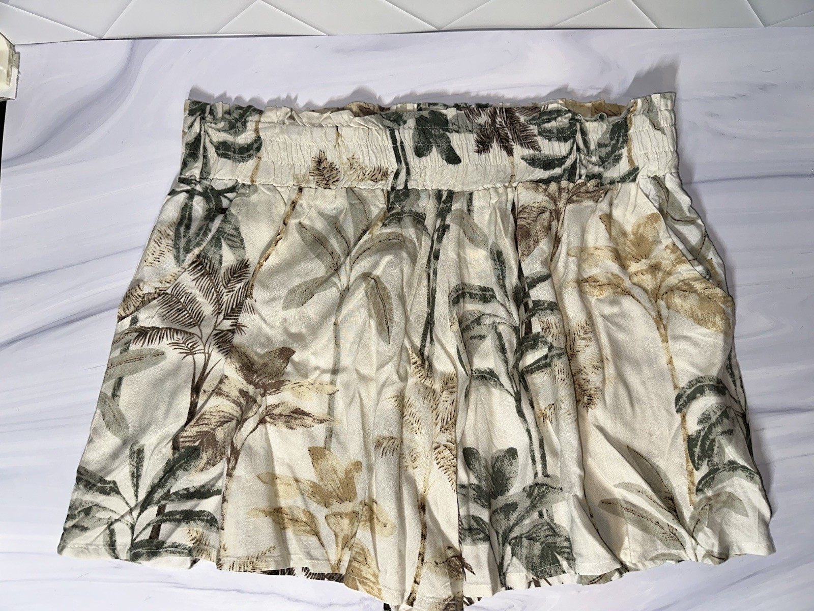 rayaSun Women\'s Beige Tropical Floral Woven Shorts Sz XL Elastic Waist Pockets rayaSun Women\'s Beige Tropical Floral Woven Shorts Sz XL Elastic Waist Pockets