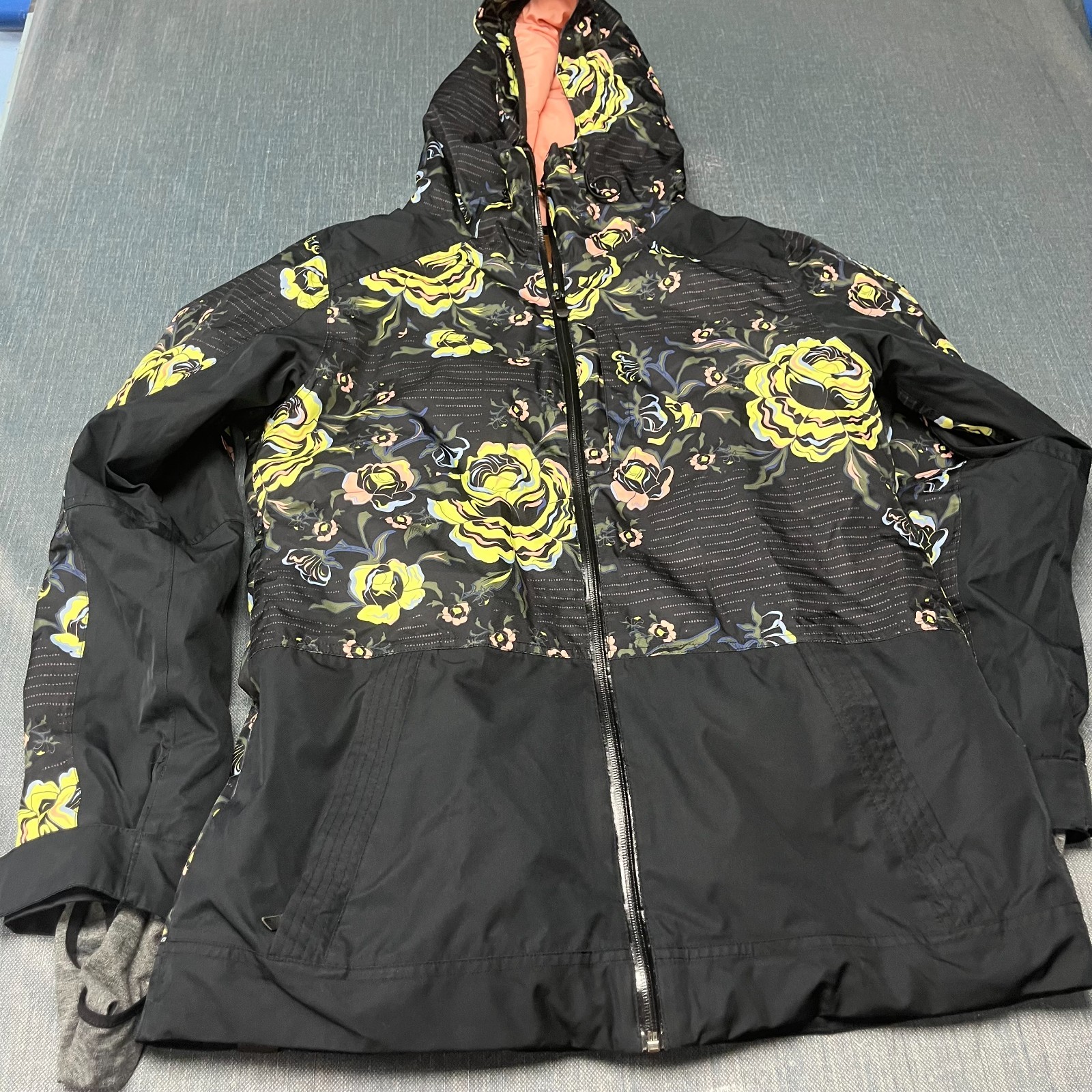Roxy Women\'s Ski Jacket Size XL Black Yellow Floral DryFlight 15K Snowboard Coat Roxy Women\'s Ski Jacket Size XL Black Yellow Floral DryFlight 15K Snowboard Coat