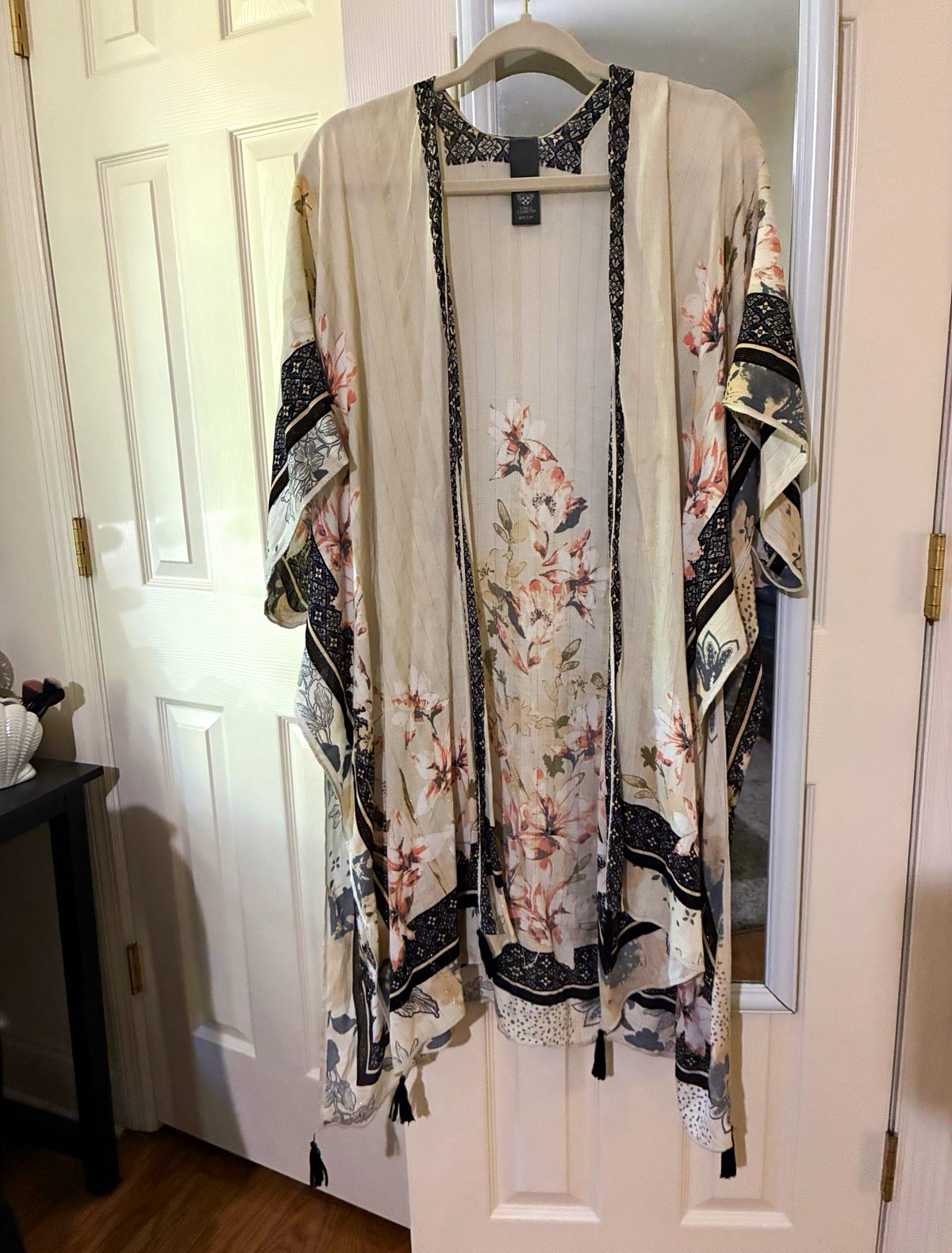 Vince Camuto Women\'s One Size Ivory Floral Open Front V-Neck Kimono Tassel Vince Camuto Women\'s One Size Ivory Floral Open Front V-Neck Kimono Tassel