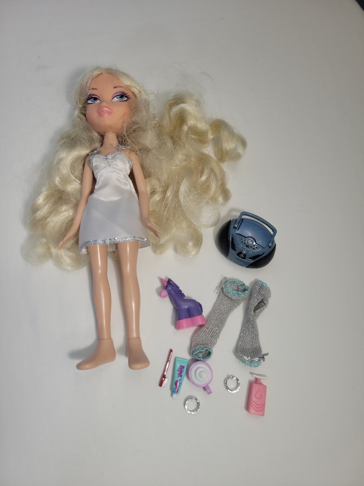 2008 BRATZ NIGHTY NITE CLOE #384762 (Complete)