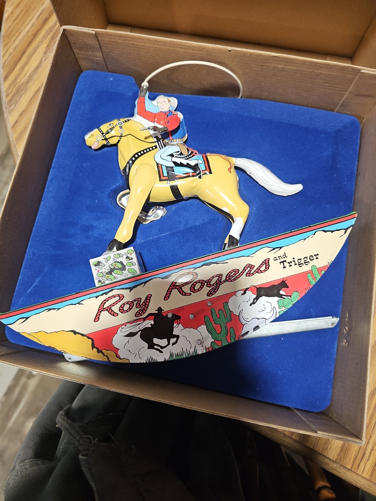 Vintage Schylling Roy Rogers&Trigger Repro Wind-up Tin Toy. Vintage Schylling Roy Rogers&Trigger Repro Wind-up Tin Toy.