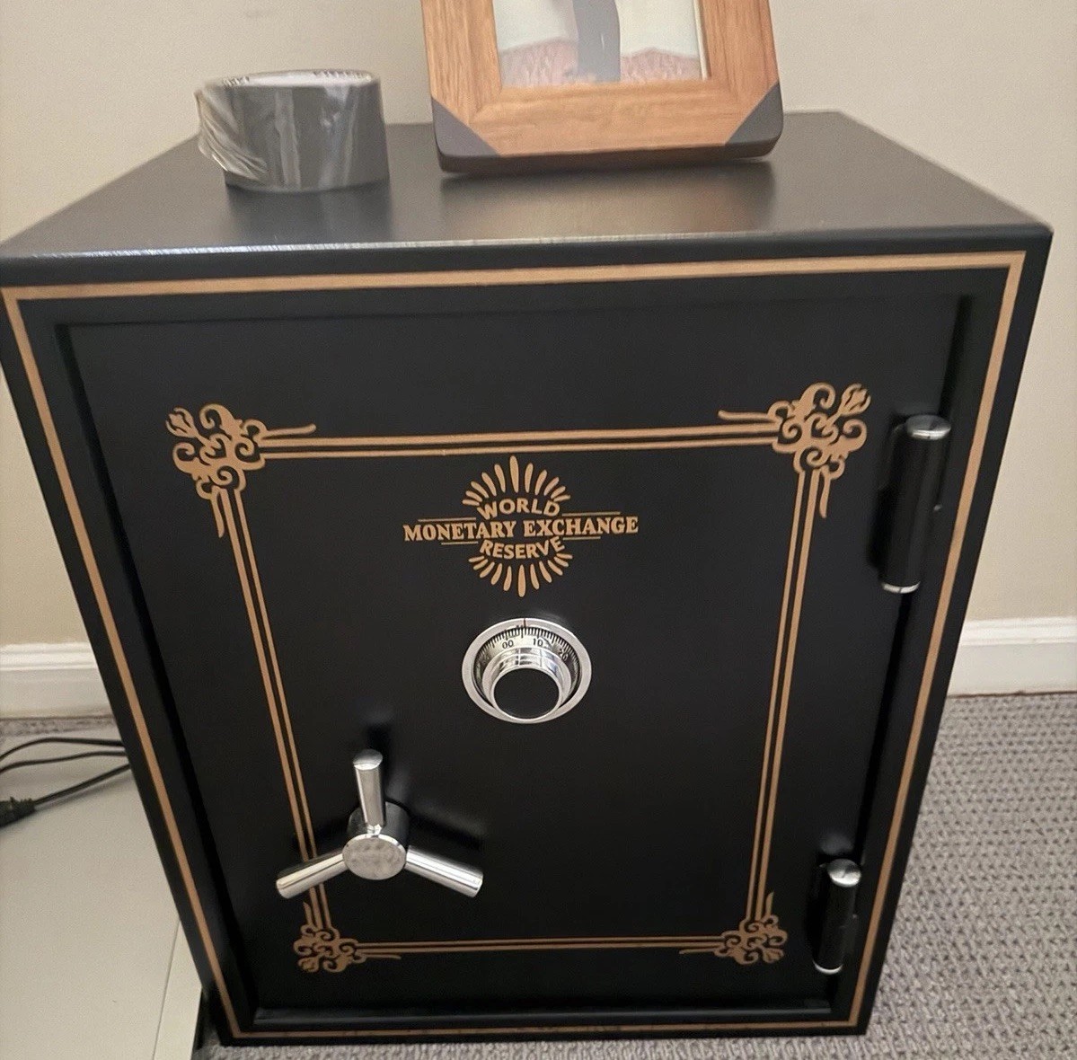 Vintage World Monetary Exchange Reserve Steel Security Safe Rare. dim18x22x14.5” Vintage World Monetary Exchange Reserve Steel Security Safe Rare. dim18x22x14.5”