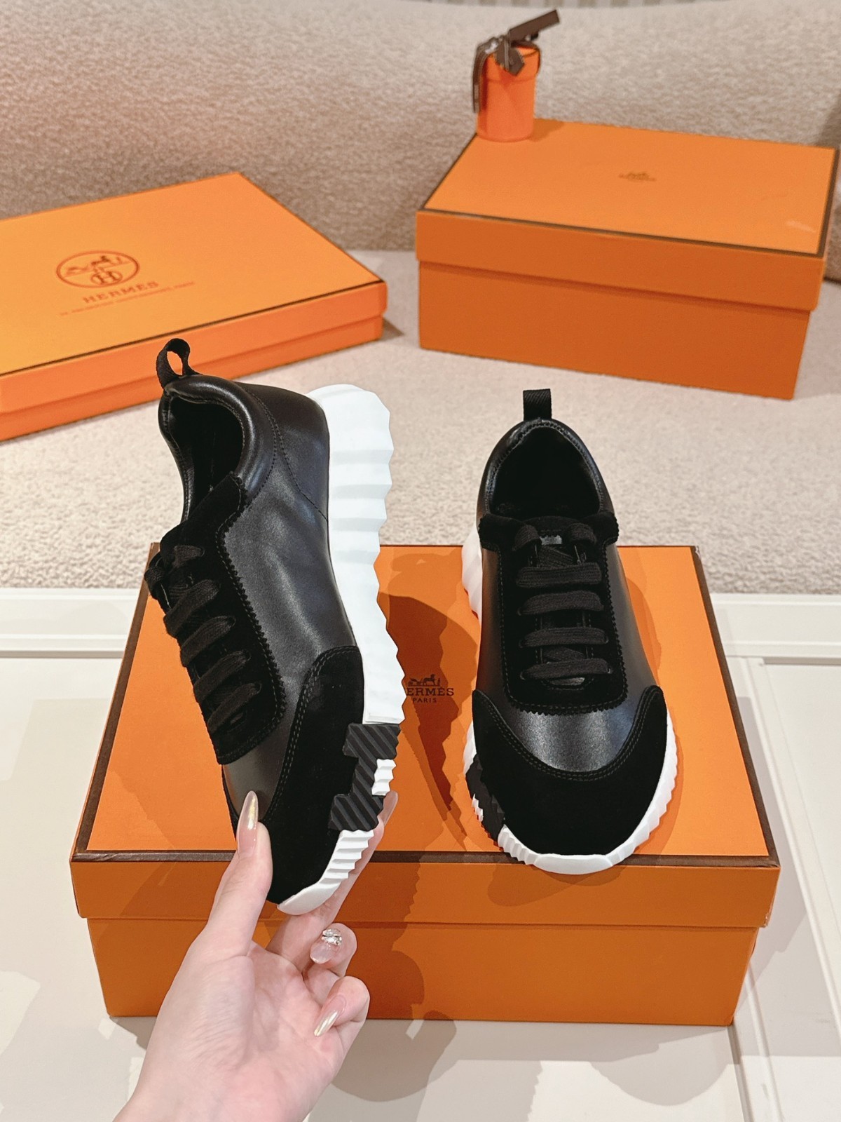 Hermes Bouncing Men's Sneakers Black Designer Low Top Fashion Shoes Hermes Bouncing Men's Sneakers Black Designer Low Top Fashion Shoes