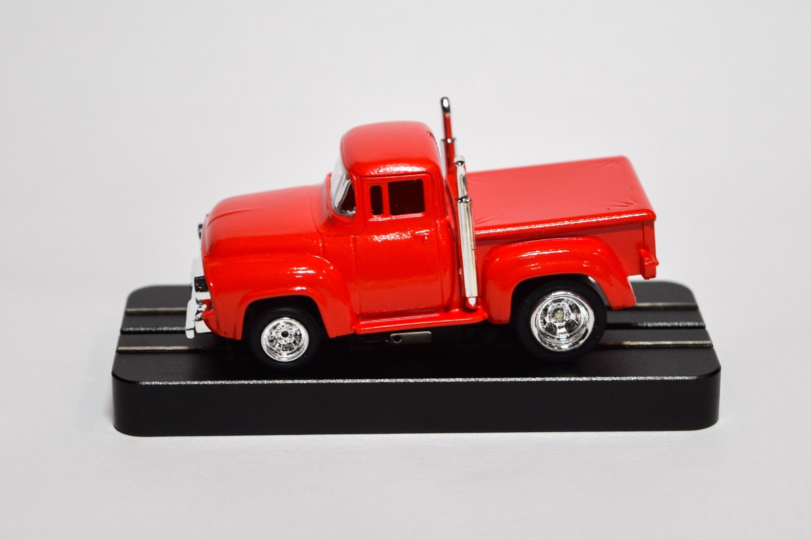 CUSTOM NEW AUTO WORLD 4GEAR 1956 FORD F-100 TAMIYA BRIGHT RED HO SLOT CAR