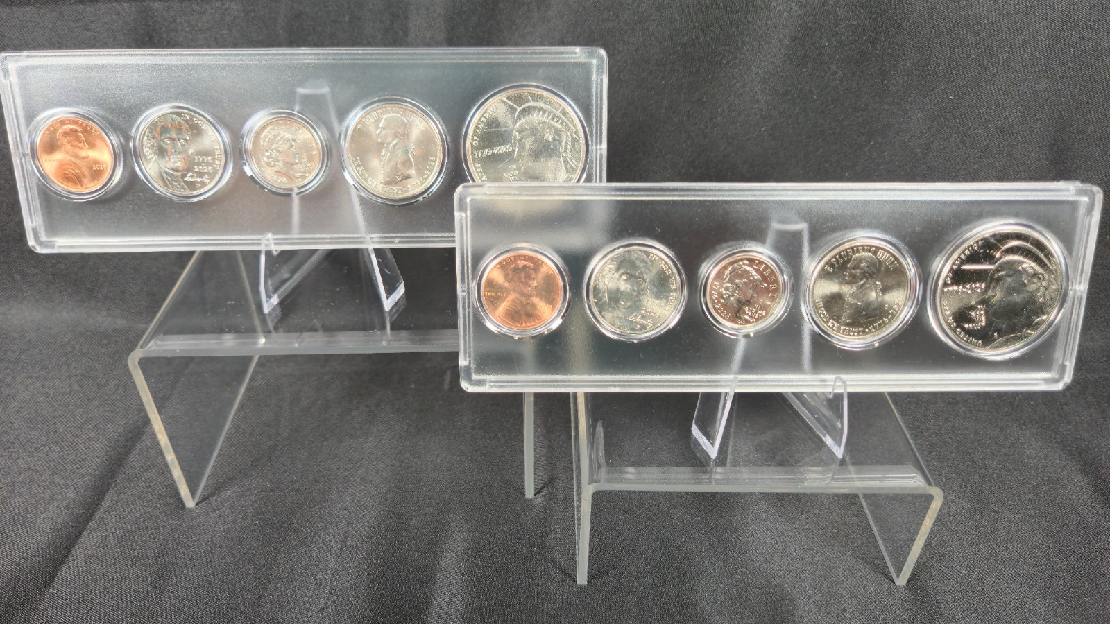 2026 P D 8 Coin Set Uncirculated Cases Stands + 2 Bonus 2025 Pennies