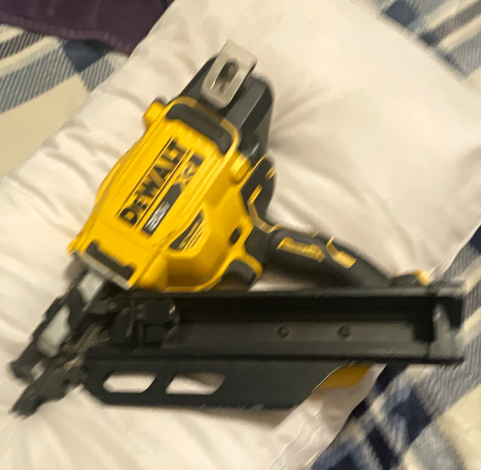 DEWALT DCN930 20V XR Brushless 30° Cordless Framing Nailer Yellow/Black DEWALT DCN930 20V XR Brushless 30° Cordless Framing Nailer Yellow/Black