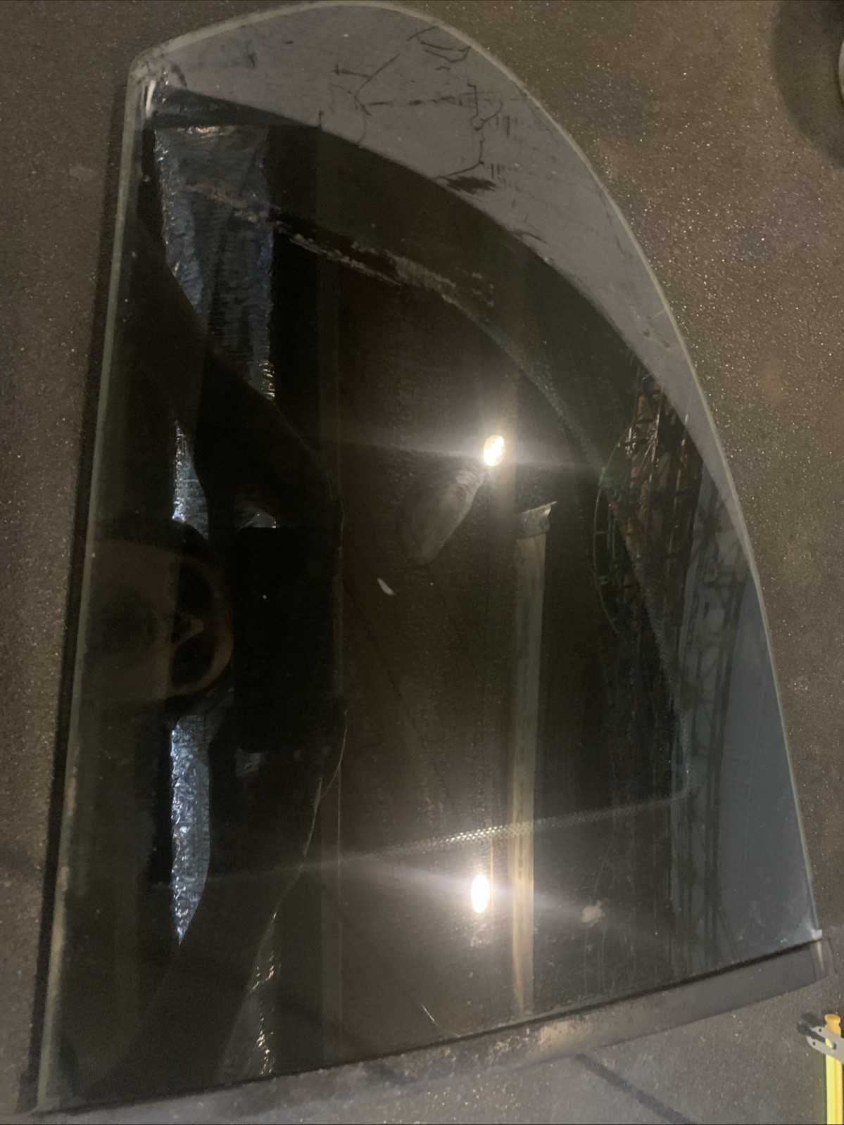 Ford Mustang 1994 To 2004 Rear Right Window Glass Ford Mustang 1994 To 2004 Rear Right Window Glass