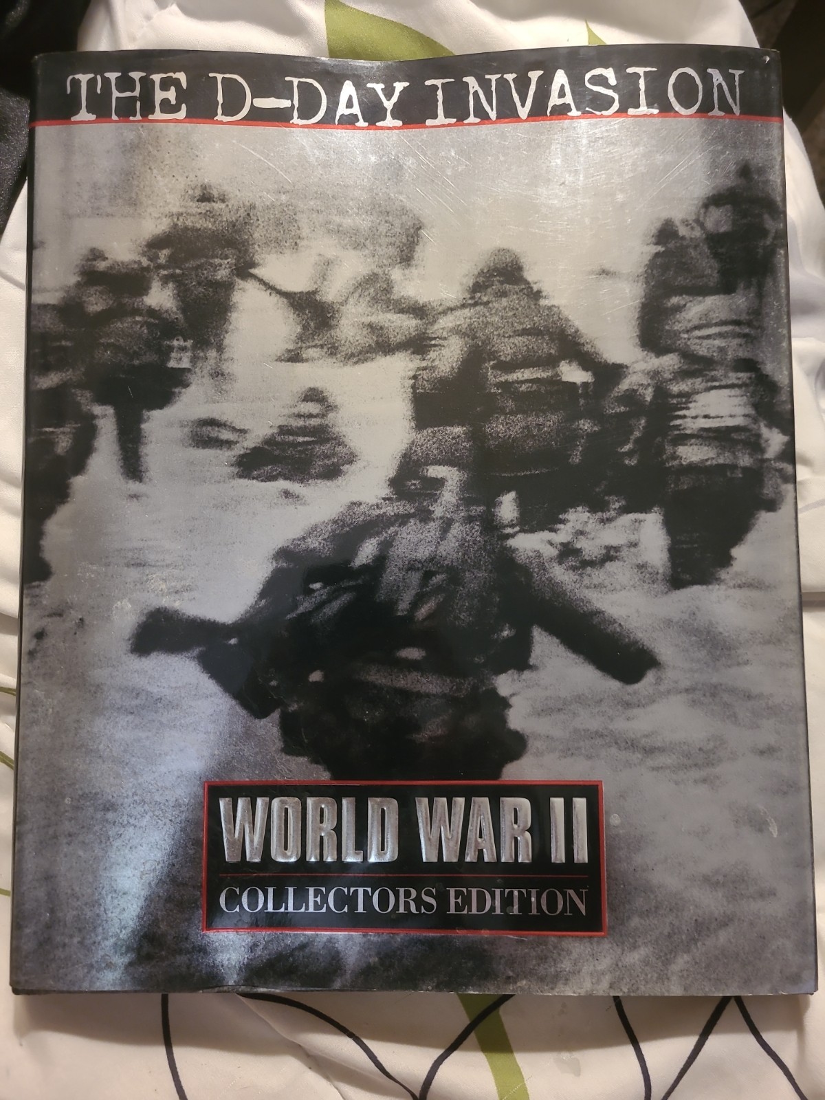 The D-Day Invasion World War II Hardcover Collector\'s Edition 1999 The D-Day Invasion World War II Hardcover Collector\'s Edition 1999