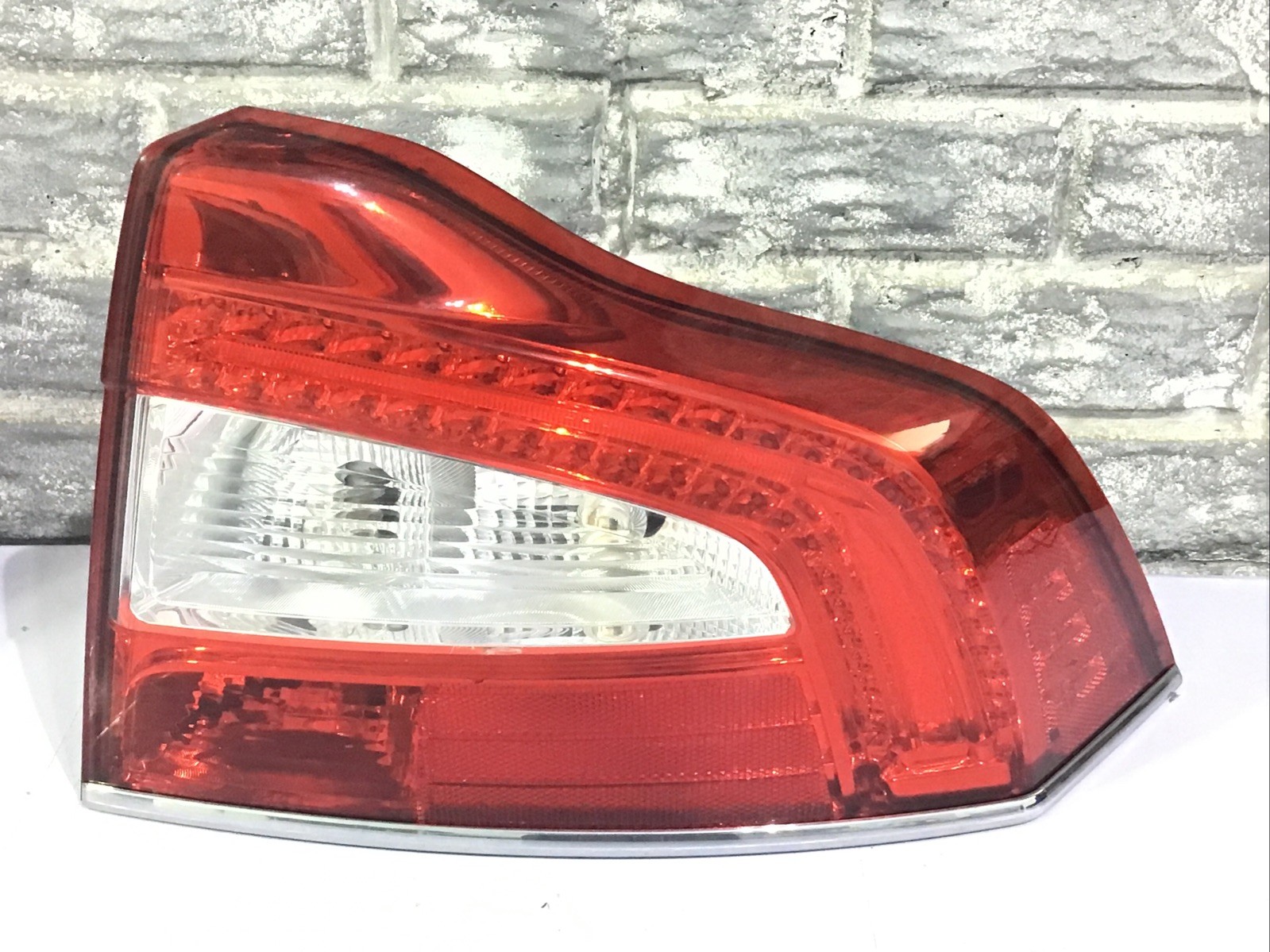 2014-2016 Volvo S80, S 80, S-80 Tail Light Right (passenger Side) OEM, COMPLETE