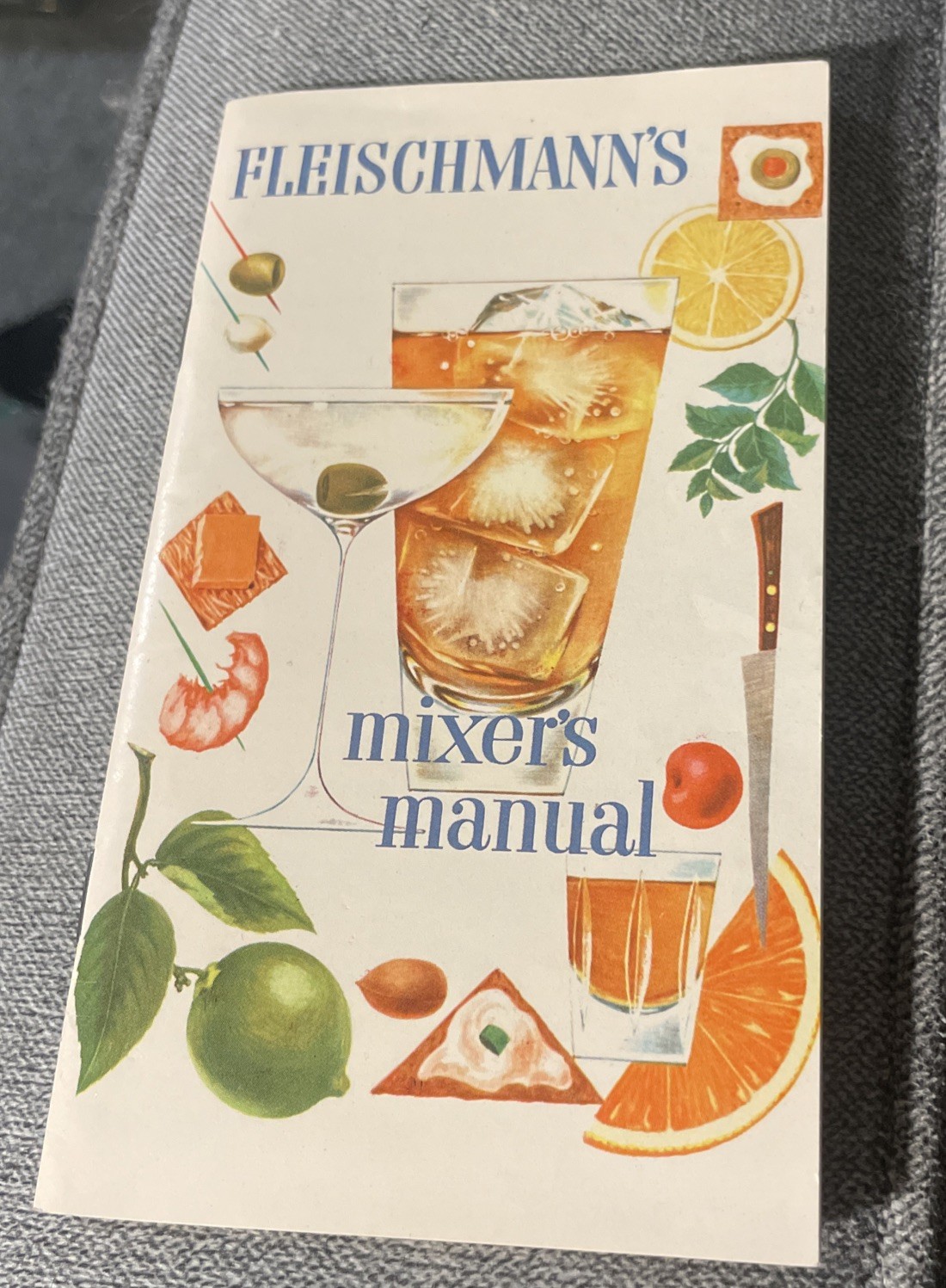 Vintage 1950s Fleischmann\'s Mixer\'s Manual Cocktail Recipes Book Home Bar Liquor