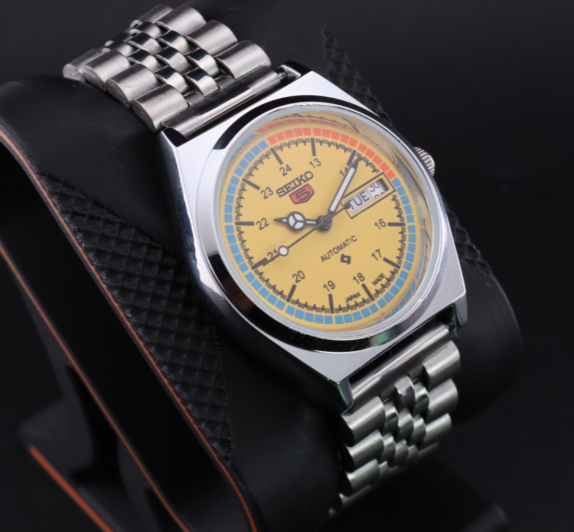 Vintage Seiko 5  Automatic 6309A Men\'s Wrist Watch, Day / Date- Japan Made