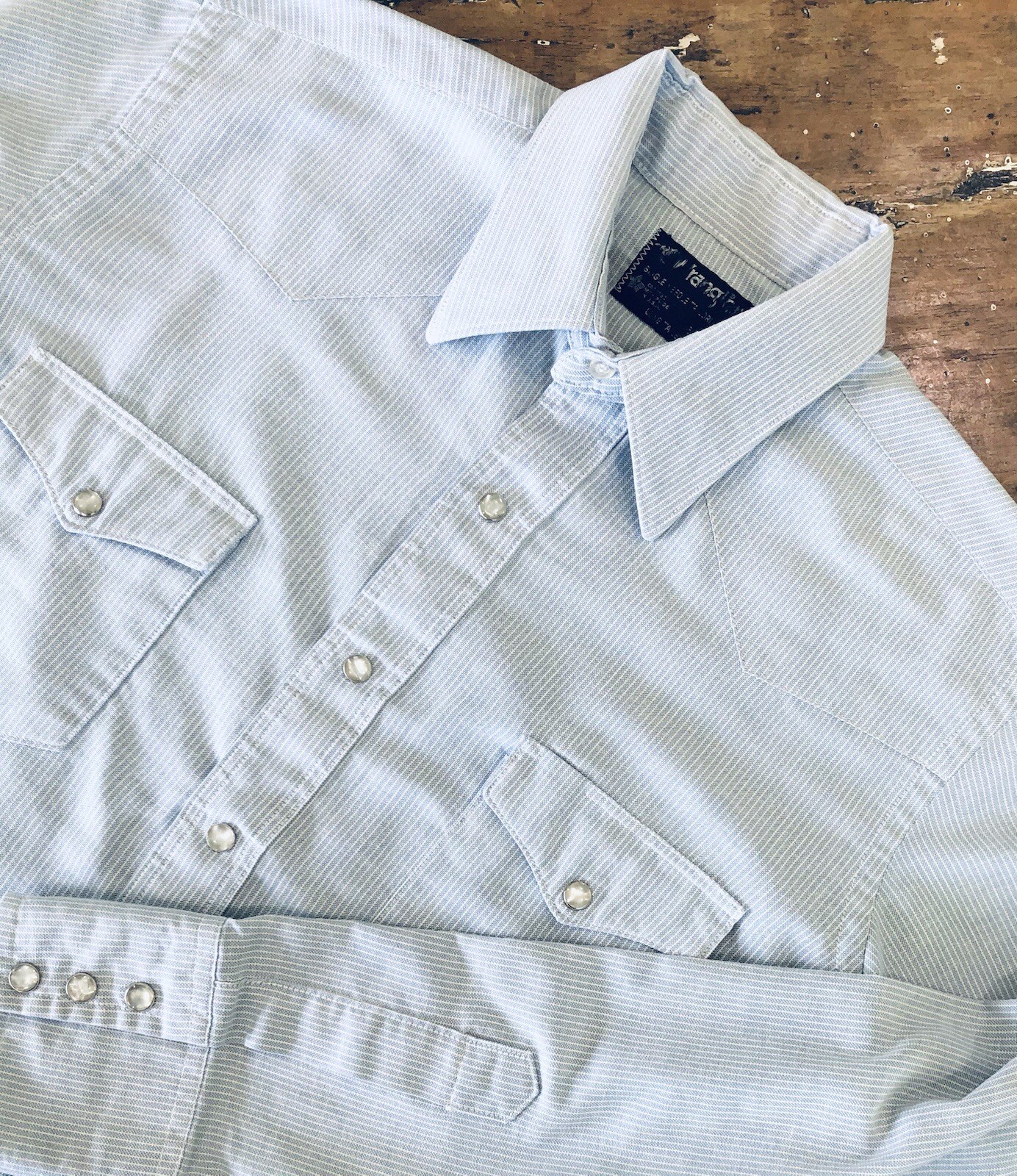 Vintage Wrangler Western Shirt Mens 15 x 33 M Pearl Snaps Blue Stripe Long Tails