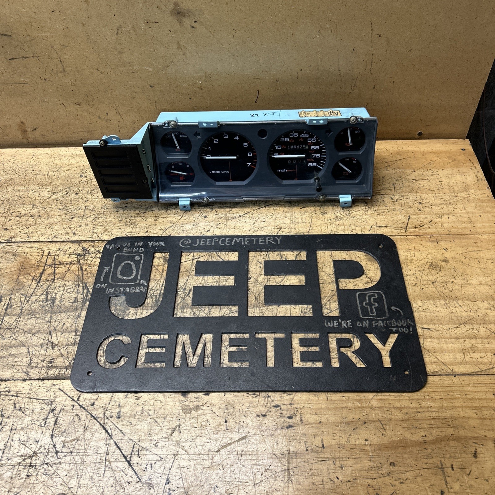 87-90 Jeep Cherokee XJ Comanche MJ 6 Gauge Tach Cluster 56002824 196k Miles