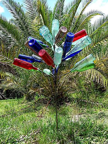 USA BIG 28 BOTTLE TREE Garden Art Lawn Wine Decor Stake USA  bottletree