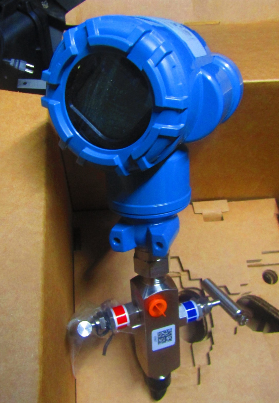 ROSEMOUNT 2051TG2X2B21PWA3WP5S5M5 PRESSURE TRANSMITTER + 0306RT22AA11 MANIFOLD