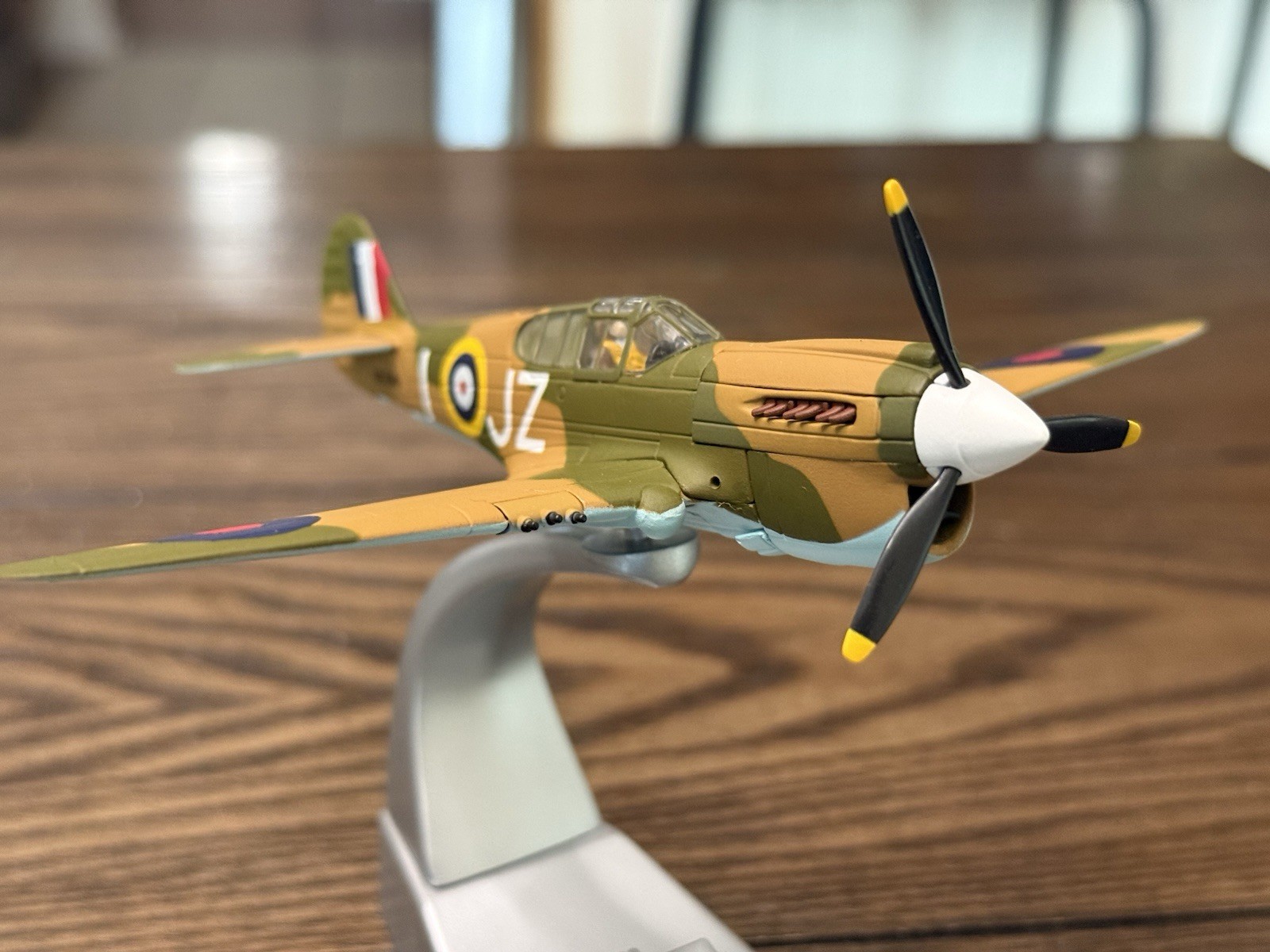CORGI AA35202  P-40E  KITTYHAWK  15 SQN RNZAF  1942 1:72 Scale  LIMITED EDITION