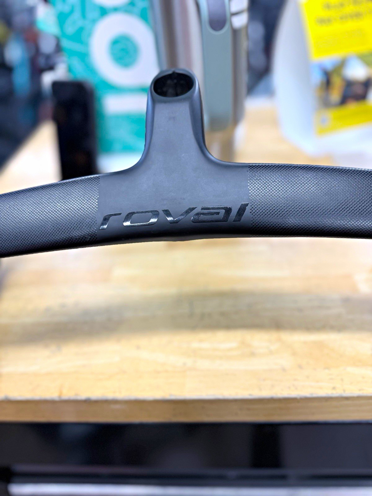 Roval Rapide Cockpit Carbon Fiber Drop Bar 31.8mm Road Black Handlebar Roval Rapide Cockpit Carbon Fiber Drop Bar 31.8mm Road Black Handlebar