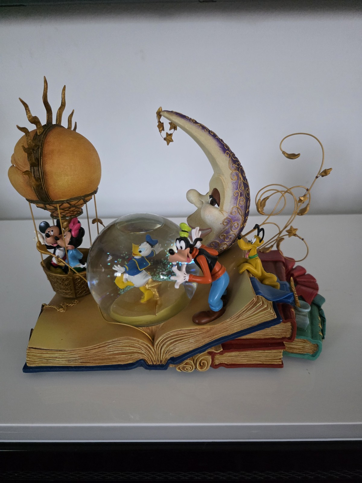 NEWDisney Park~ musical snowglobe NEWDisney Park~ musical snowglobe