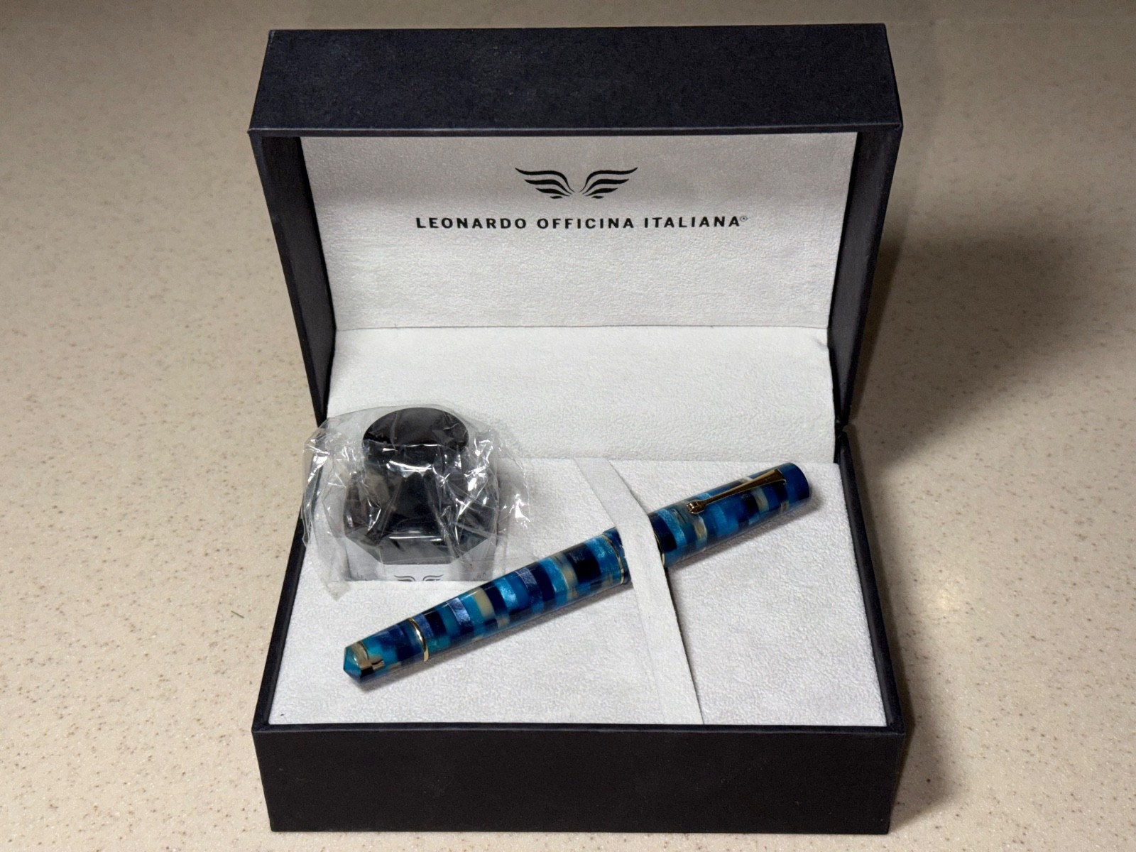 Leonardo Mosaico fountain pen in HawaiiGold Trim  Fine nib G2U