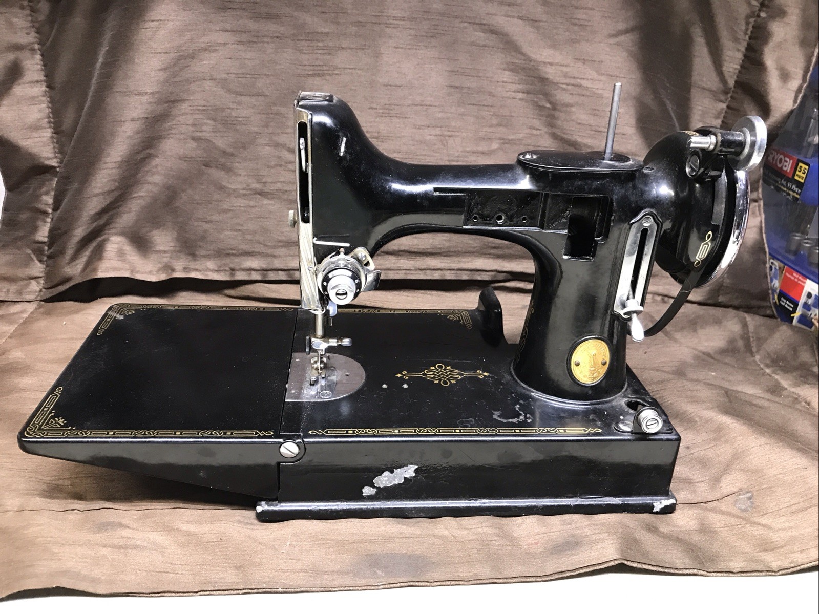 Vintage SINGER 221 Featherweight Sewing Machine Part Or Repair Vintage SINGER 221 Featherweight Sewing Machine Part Or Repair