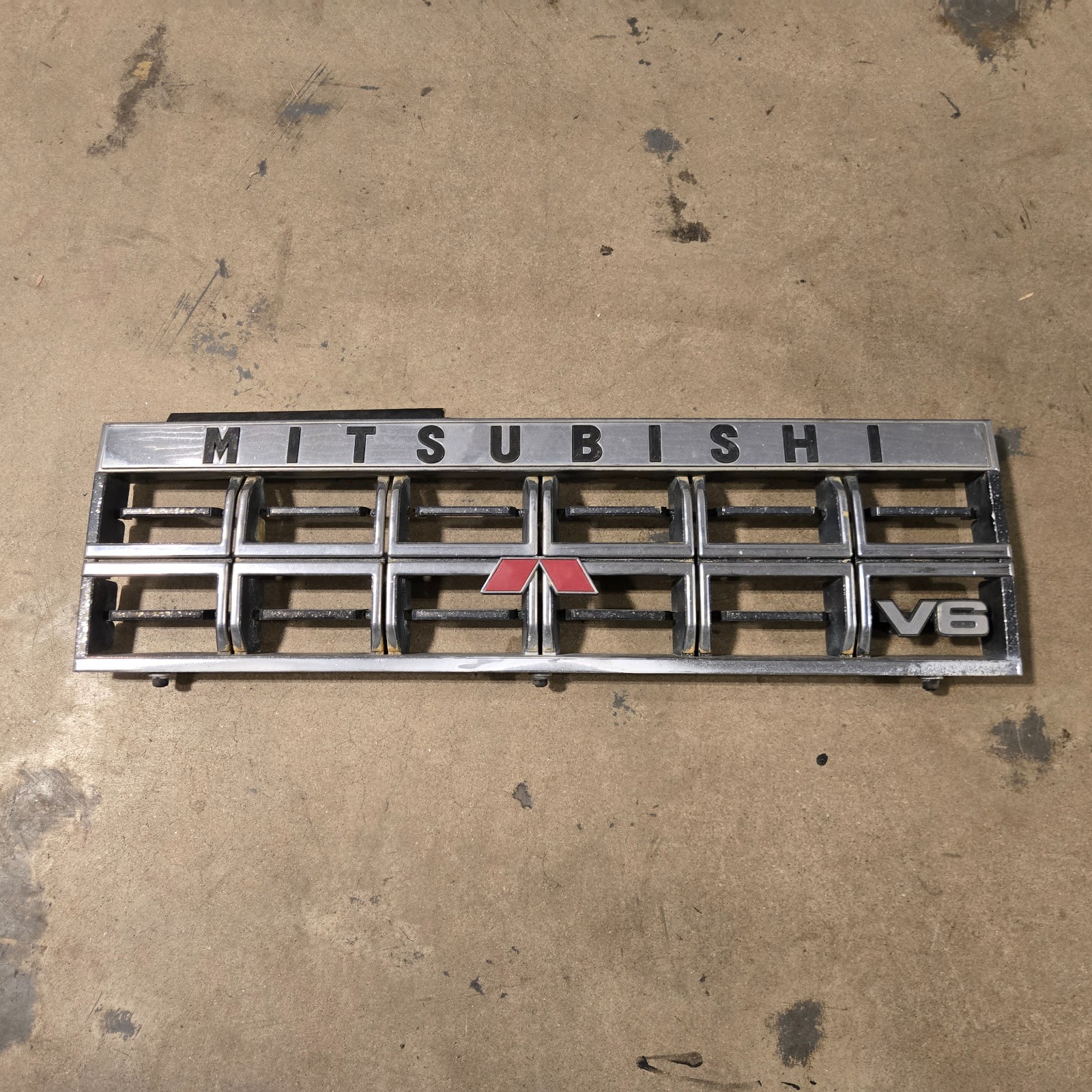 1983-1991 Mitsubishi Montero Pajero Dodge Raider Grill, Silver Chrome V6 1983-1991 Mitsubishi Montero Pajero Dodge Raider Grill, Silver Chrome V6