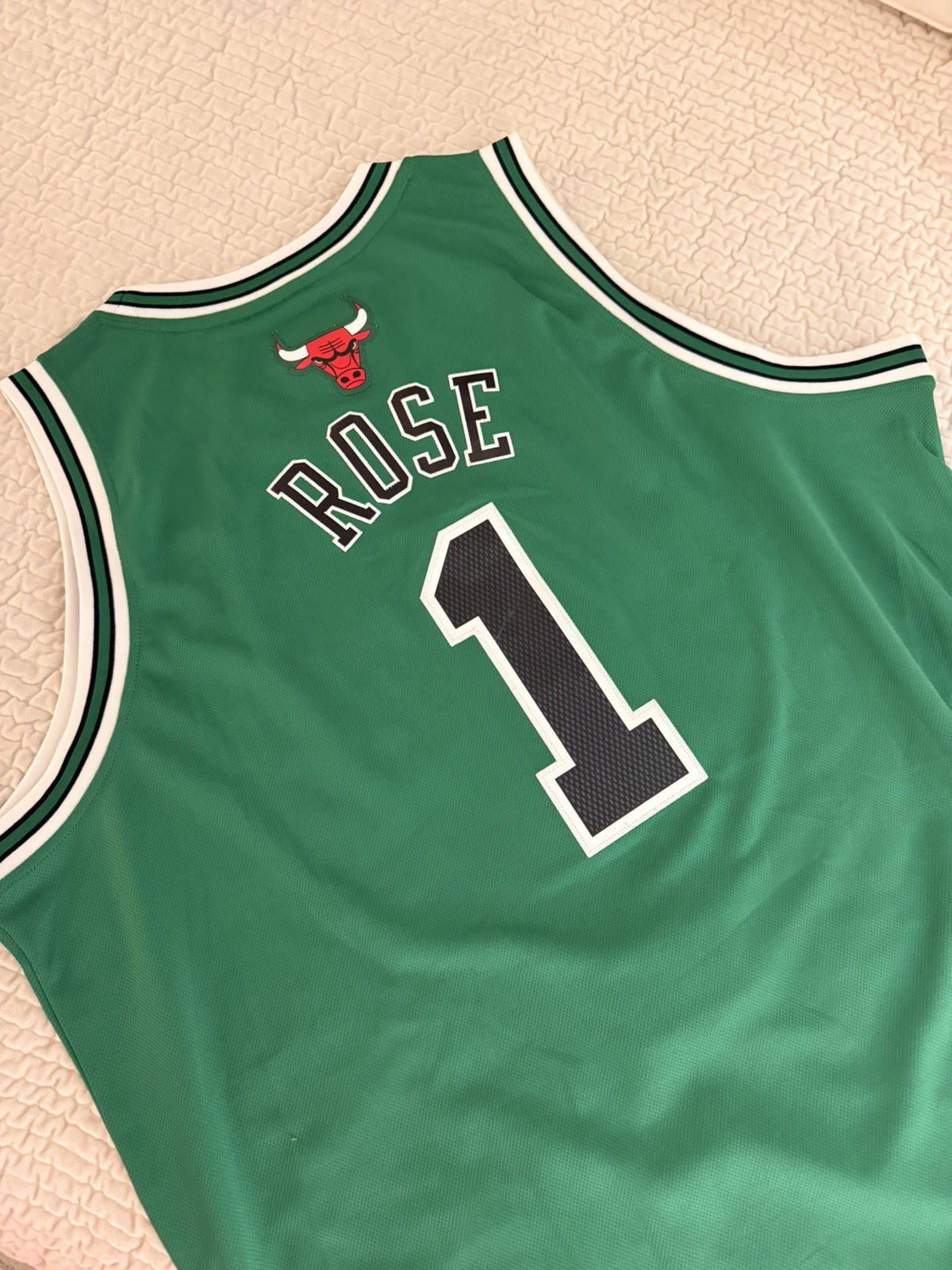 Rare Adidas NBA Derrick Rose 2011 St. Patrick\'s Day Bulls Swingman Jersey, XL Rare Adidas NBA Derrick Rose 2011 St. Patrick\'s Day Bulls Swingman Jersey, XL