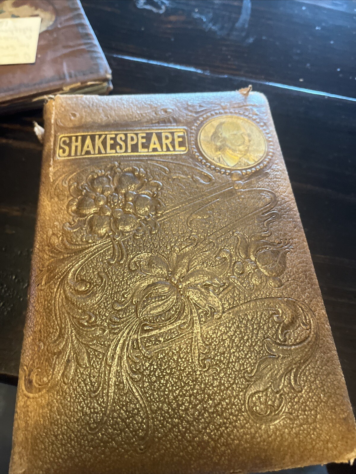 ATQ Book Shakespeare’s Complete Works Circa 1989 1st Ed Gold Edge Leatherbound ATQ Book Shakespeare’s Complete Works Circa 1989 1st Ed Gold Edge Leatherbound