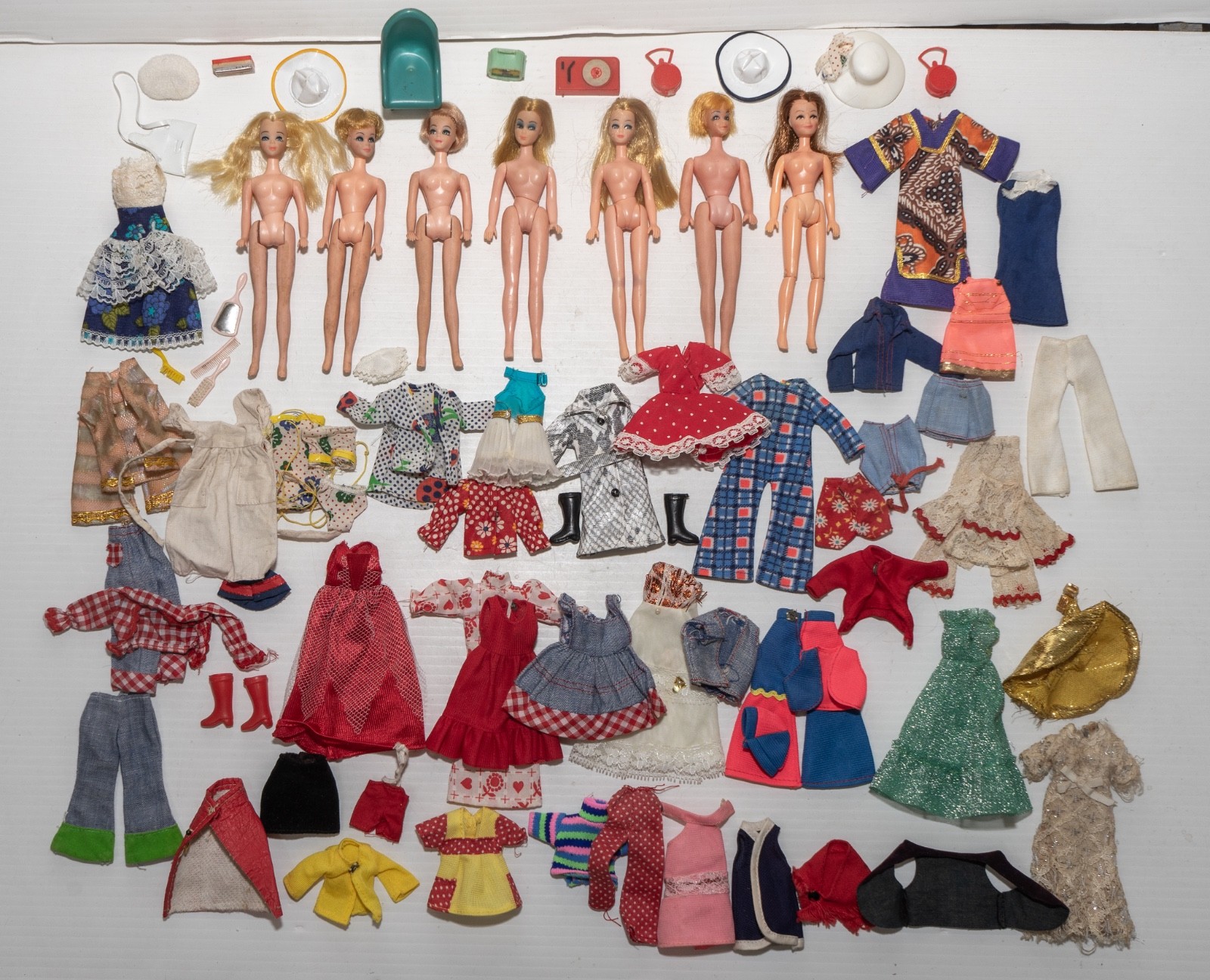 Job Lot Vintage Pippa/Topper Dawn Etc Dolls, Clothes & Accessories