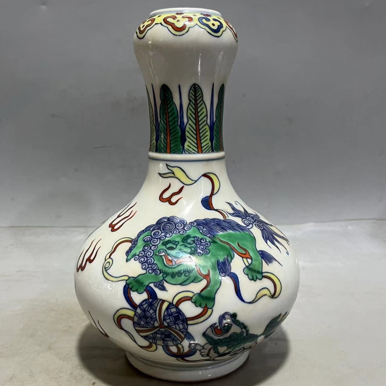 Ancient Chinese Qing Dynasty Hand-painted Doucai Lion and Embroidered Ball Garli