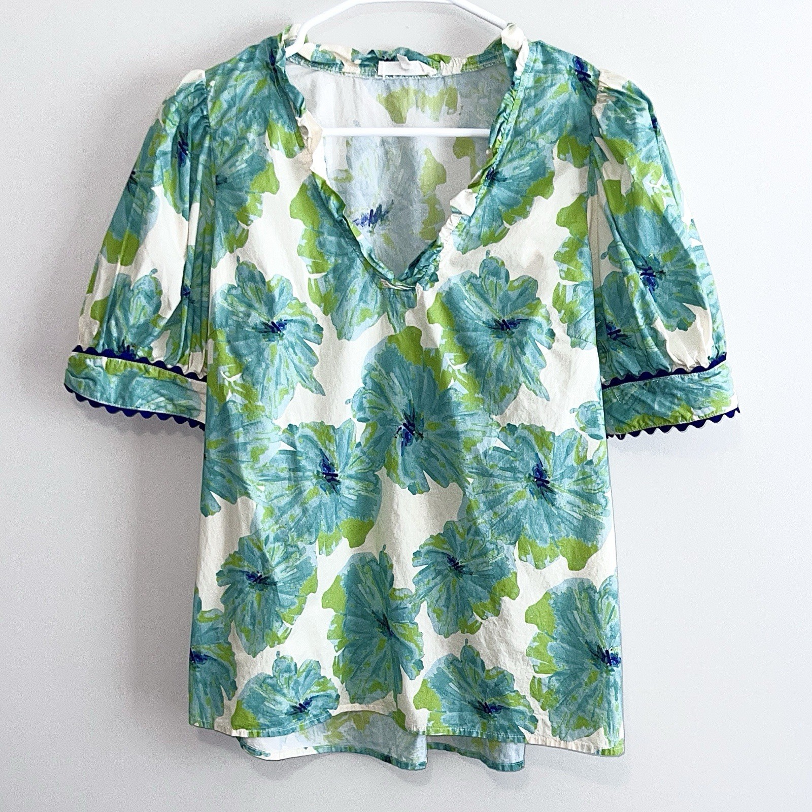 Entro Women\'s Boutique Floral Puff Sleeve Cotton Blouse Green/Blue Size Medium Entro Women\'s Boutique Floral Puff Sleeve Cotton Blouse Green/Blue Size Medium