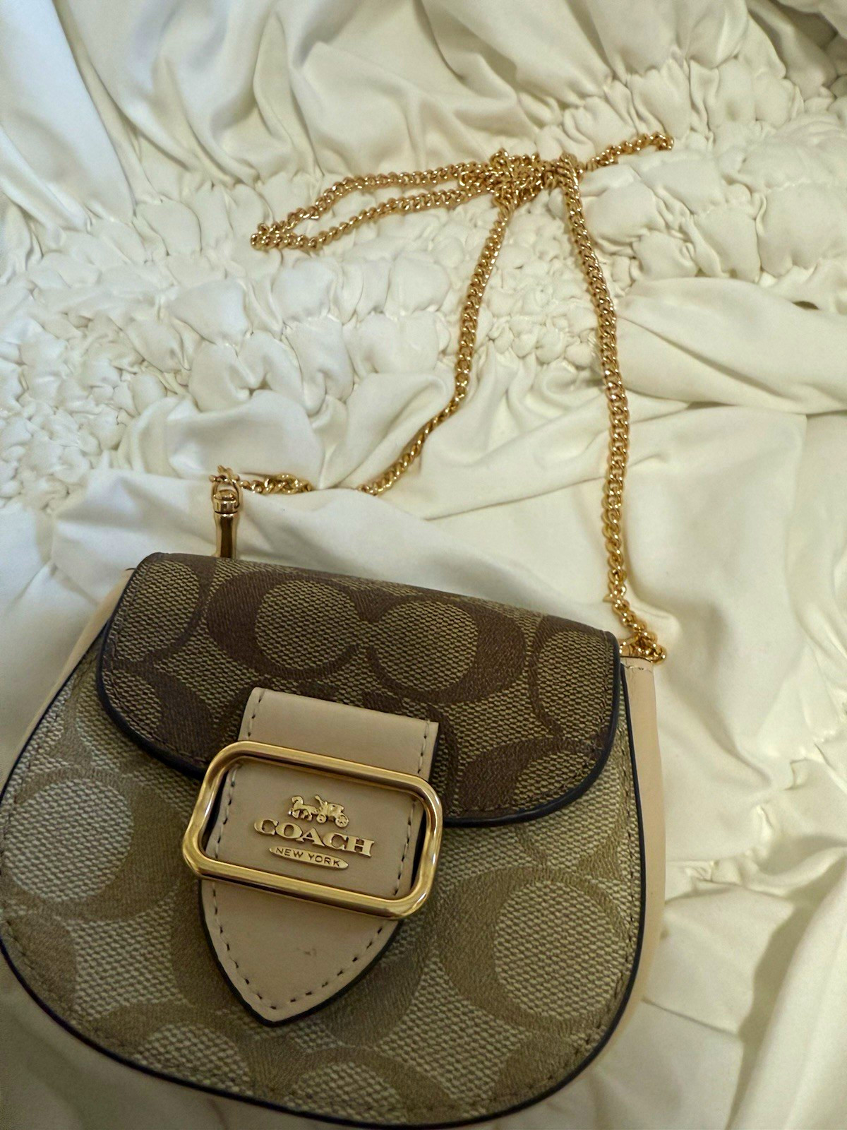 Coach Women\'s Small Signature Logo Crescent Crossbody Beige/Brown Gold Chain Coach Women\'s Small Signature Logo Crescent Crossbody Beige/Brown Gold Chain