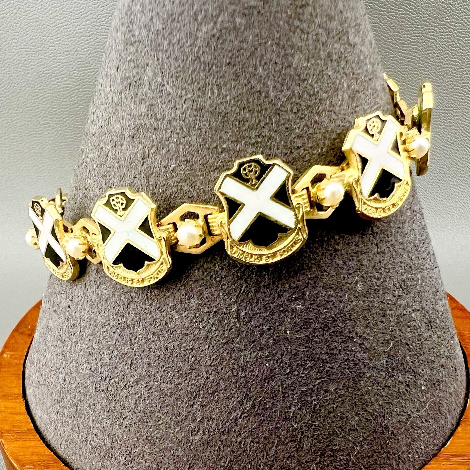 Vintage WWII Sweetheart Bracelet 113th Infantry Regiment Fidelis Et Fortis 6.25”